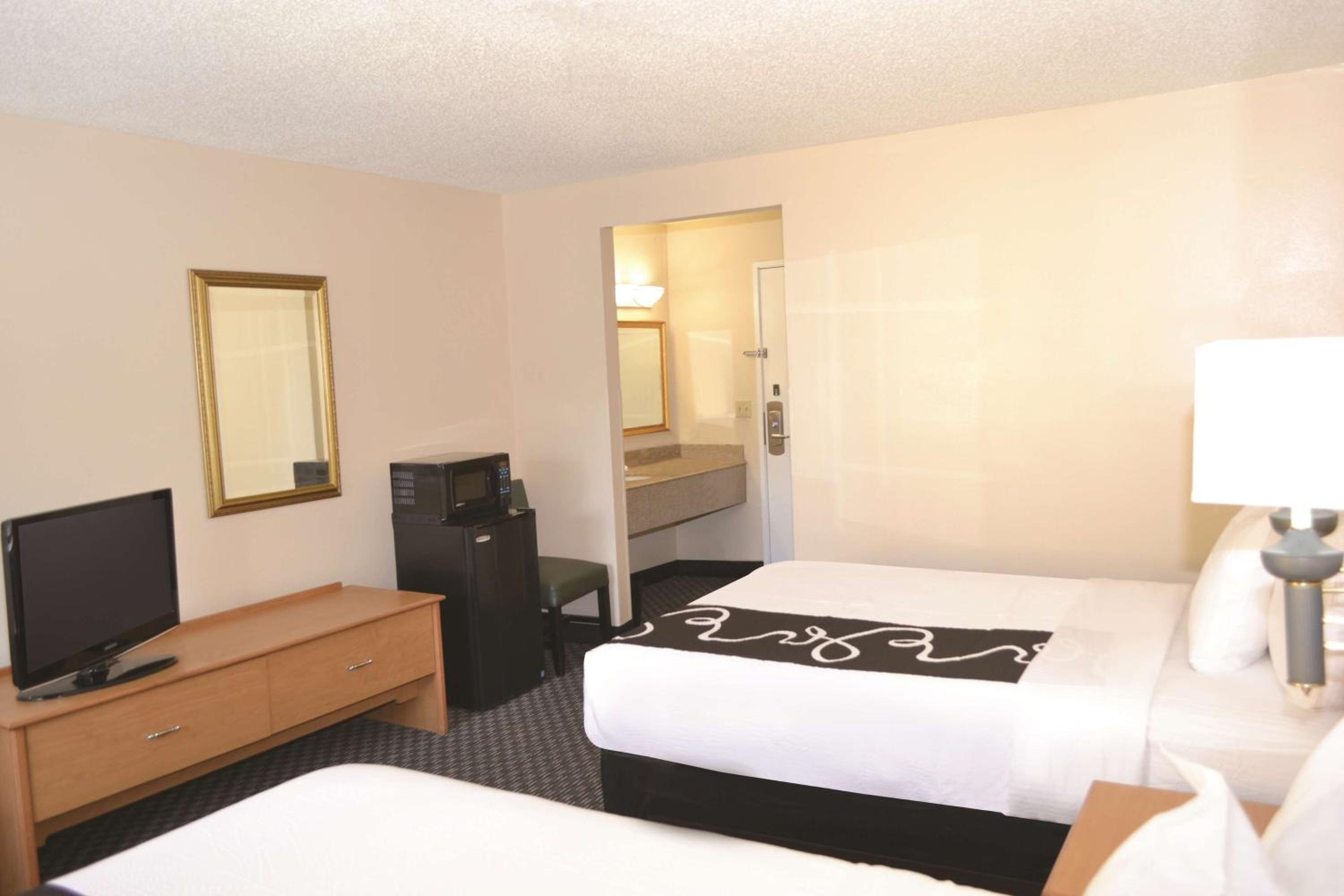 Double Room with Two Double Beds - Non-Smoking - Photo 7