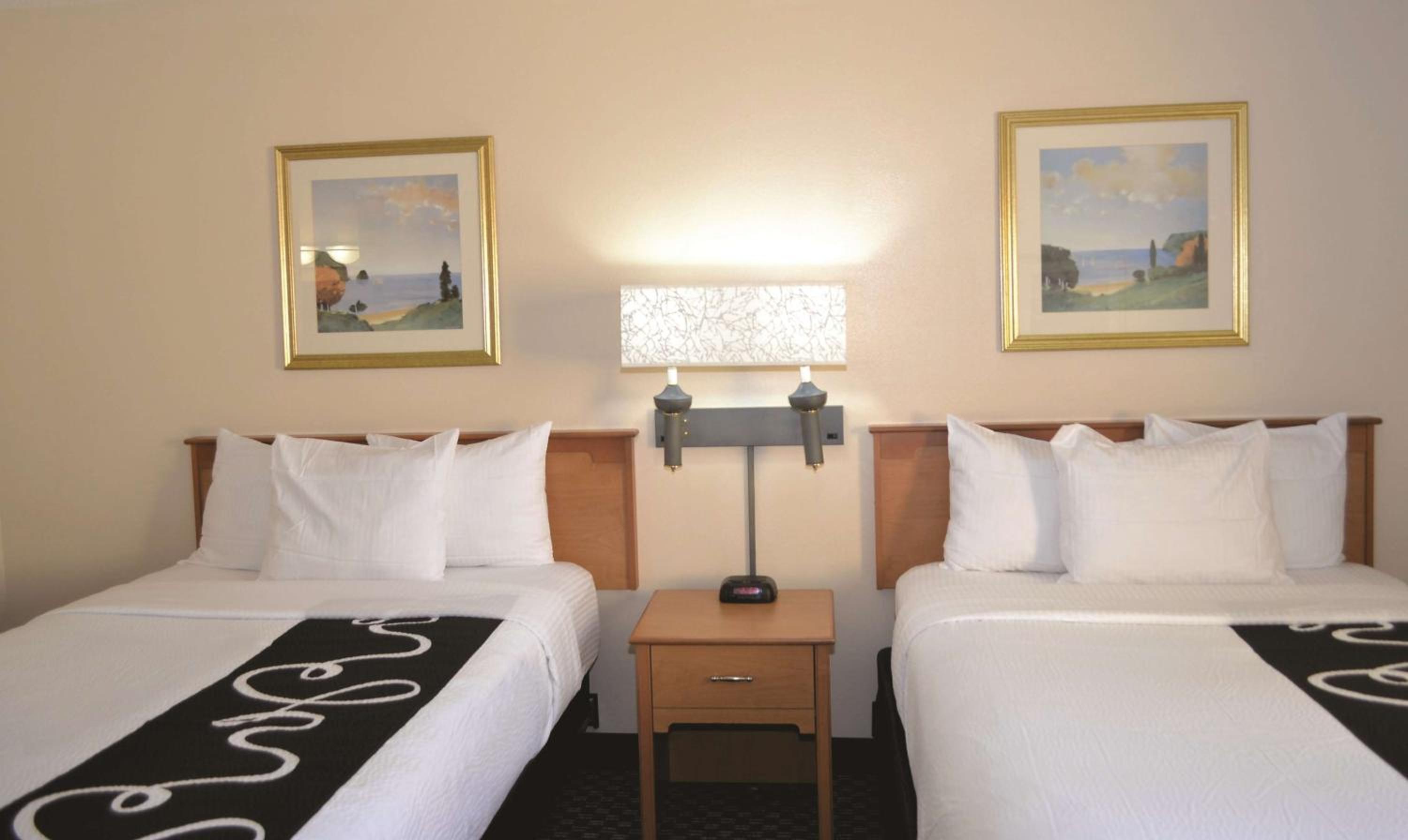 Double Room with Two Double Beds - Non-Smoking - Photo 6