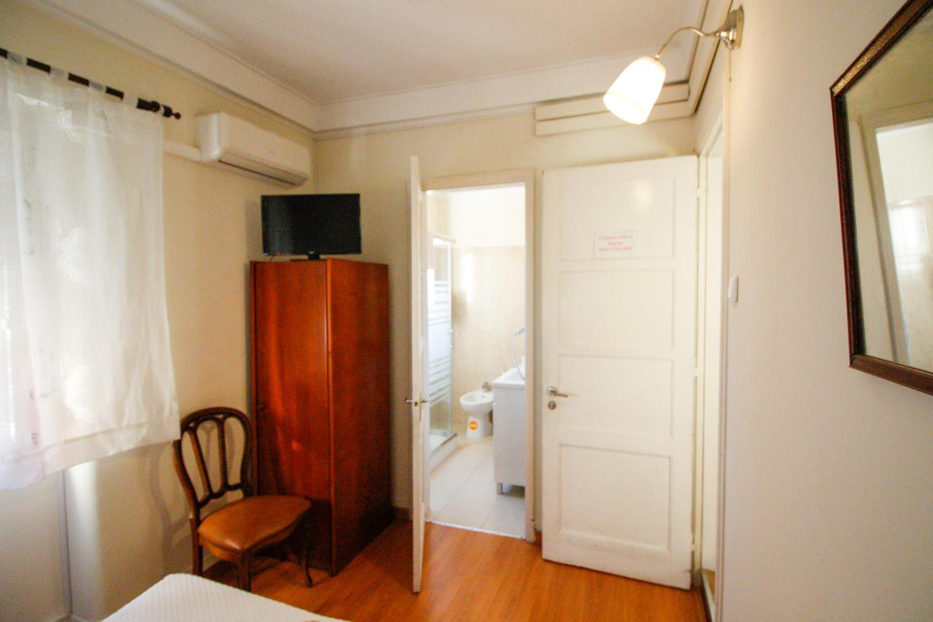 Single Room photo 3