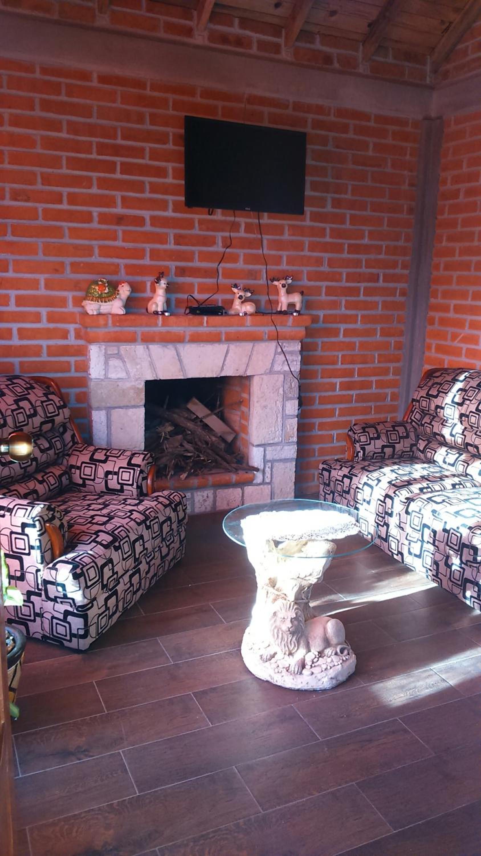 One-Bedroom House - Photo 6