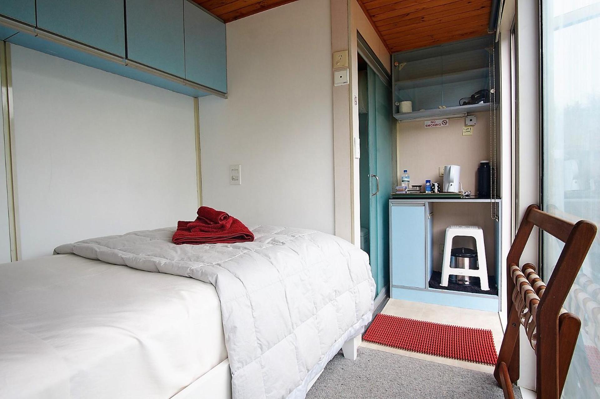 Small Single Room photo 3