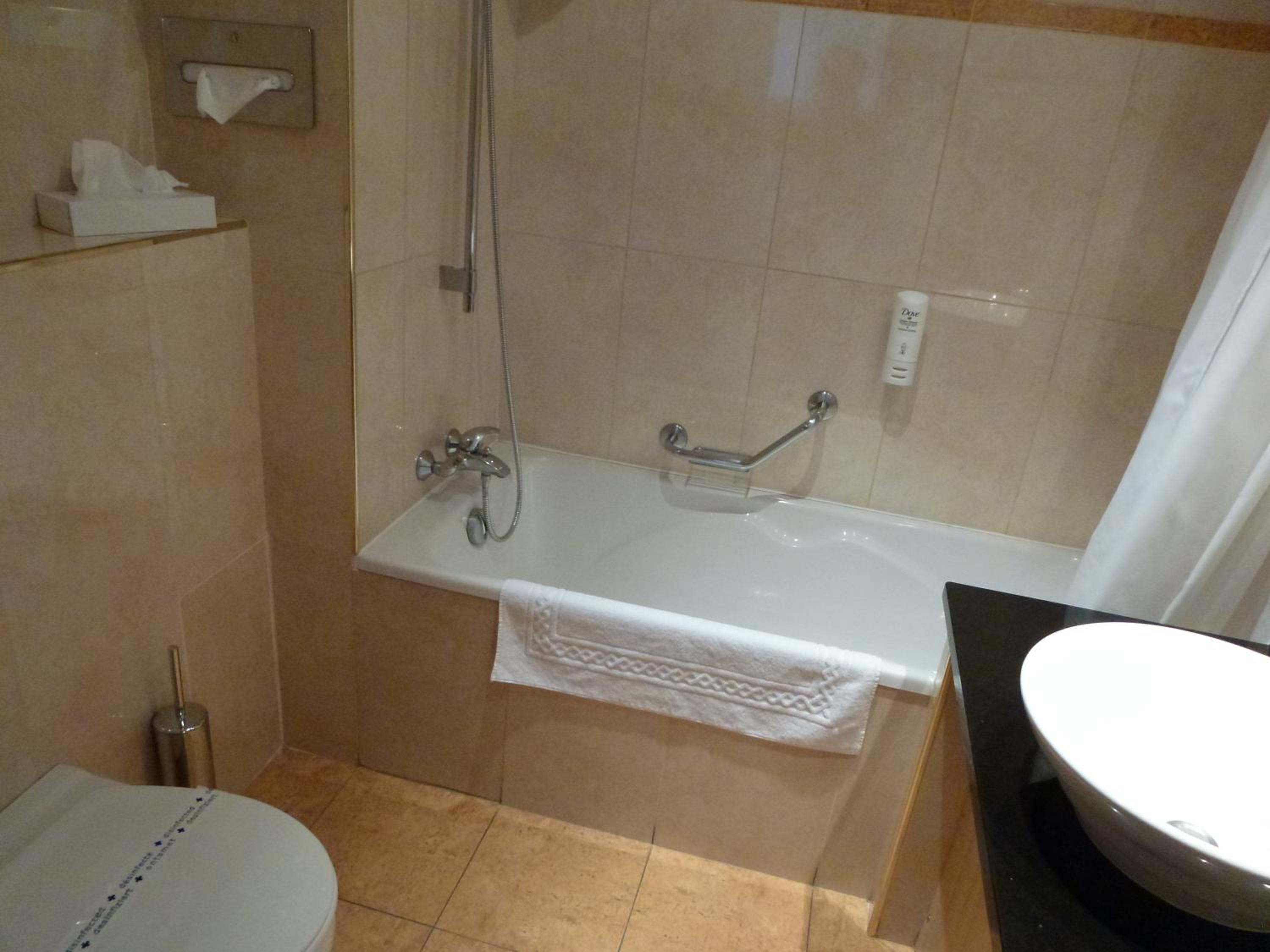 Suite (2 Adults) - Photo 5