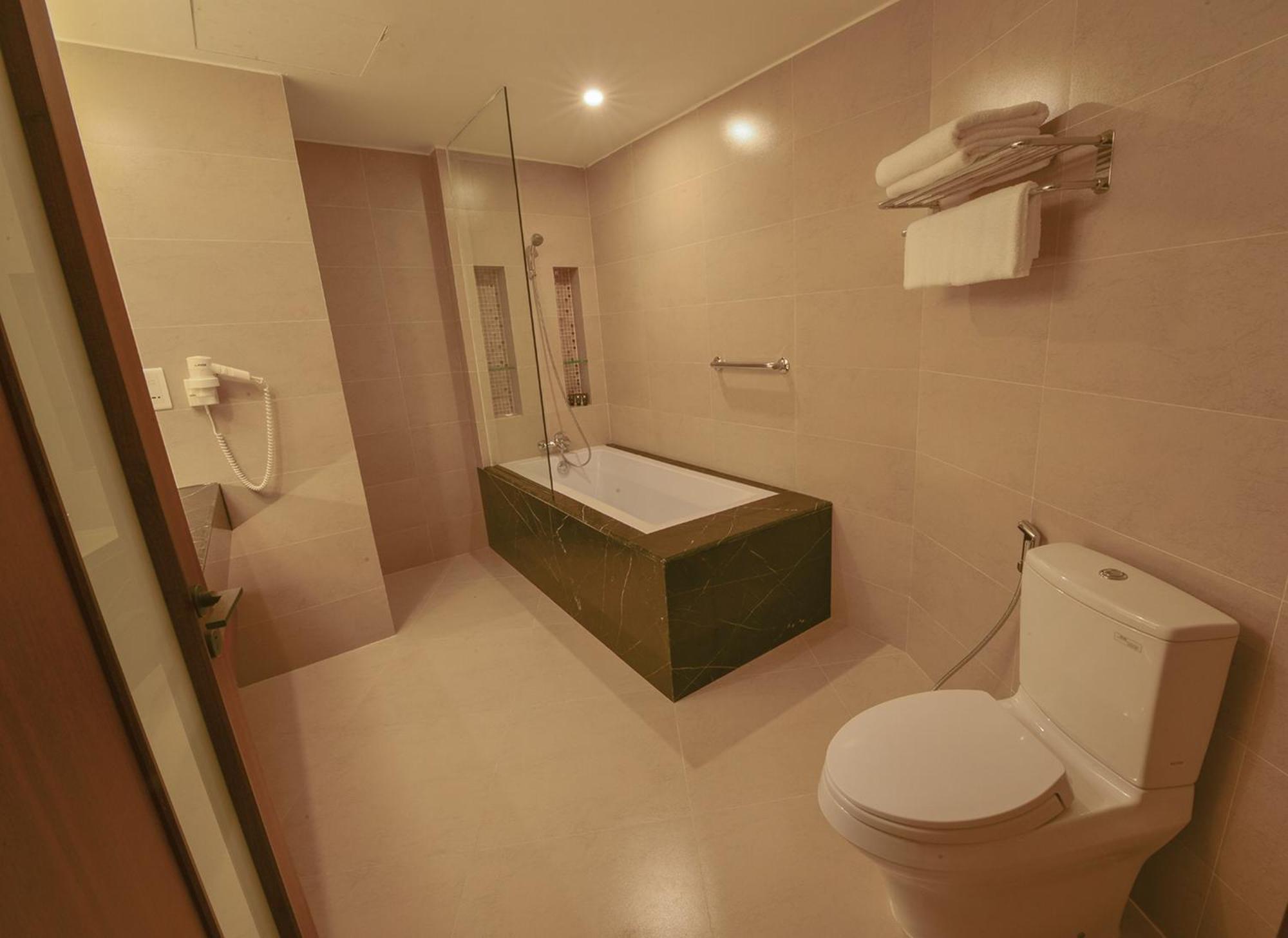 Deluxe Double or Twin Room photo 3