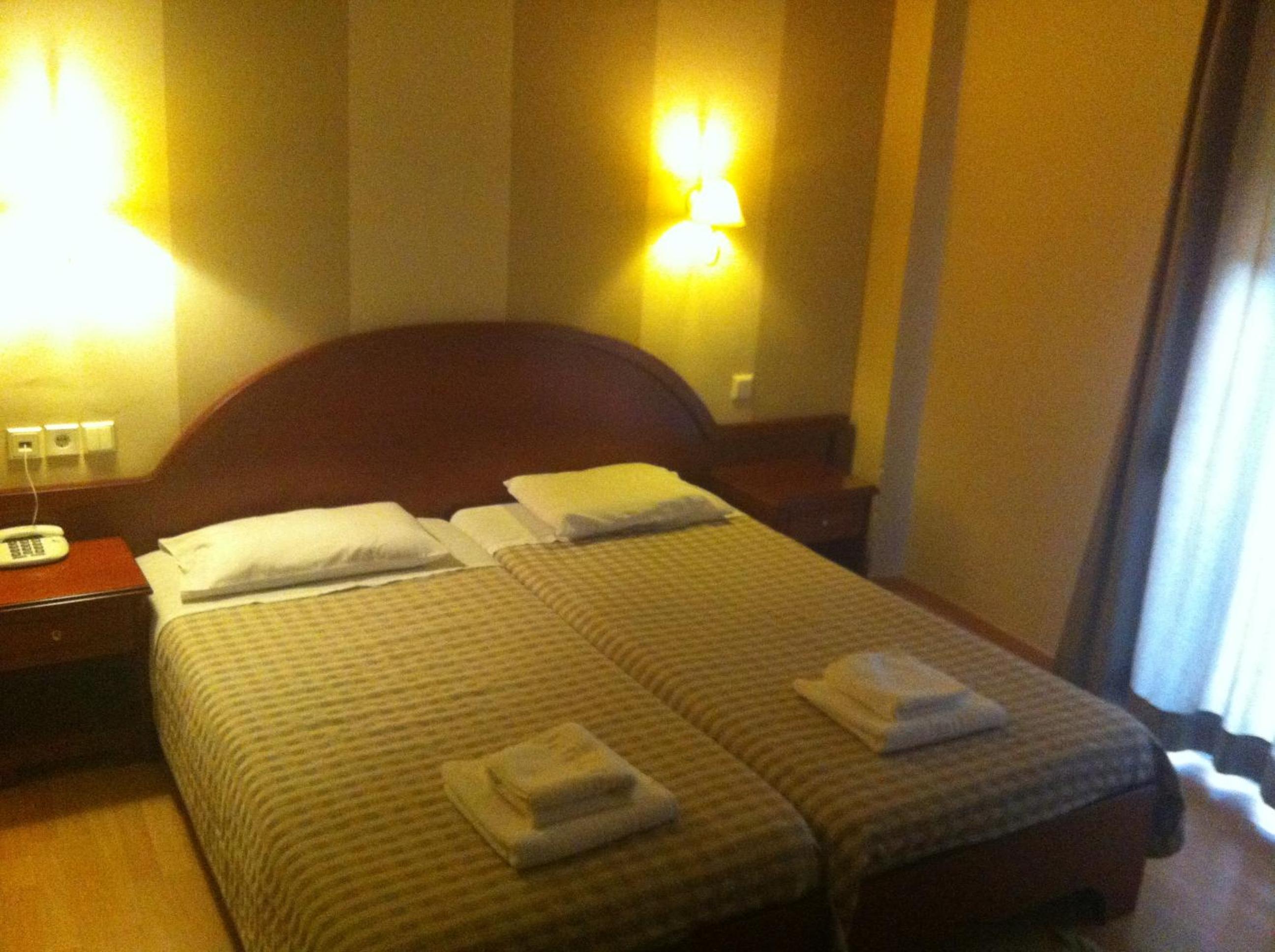 Double or Twin Room - Photo 4