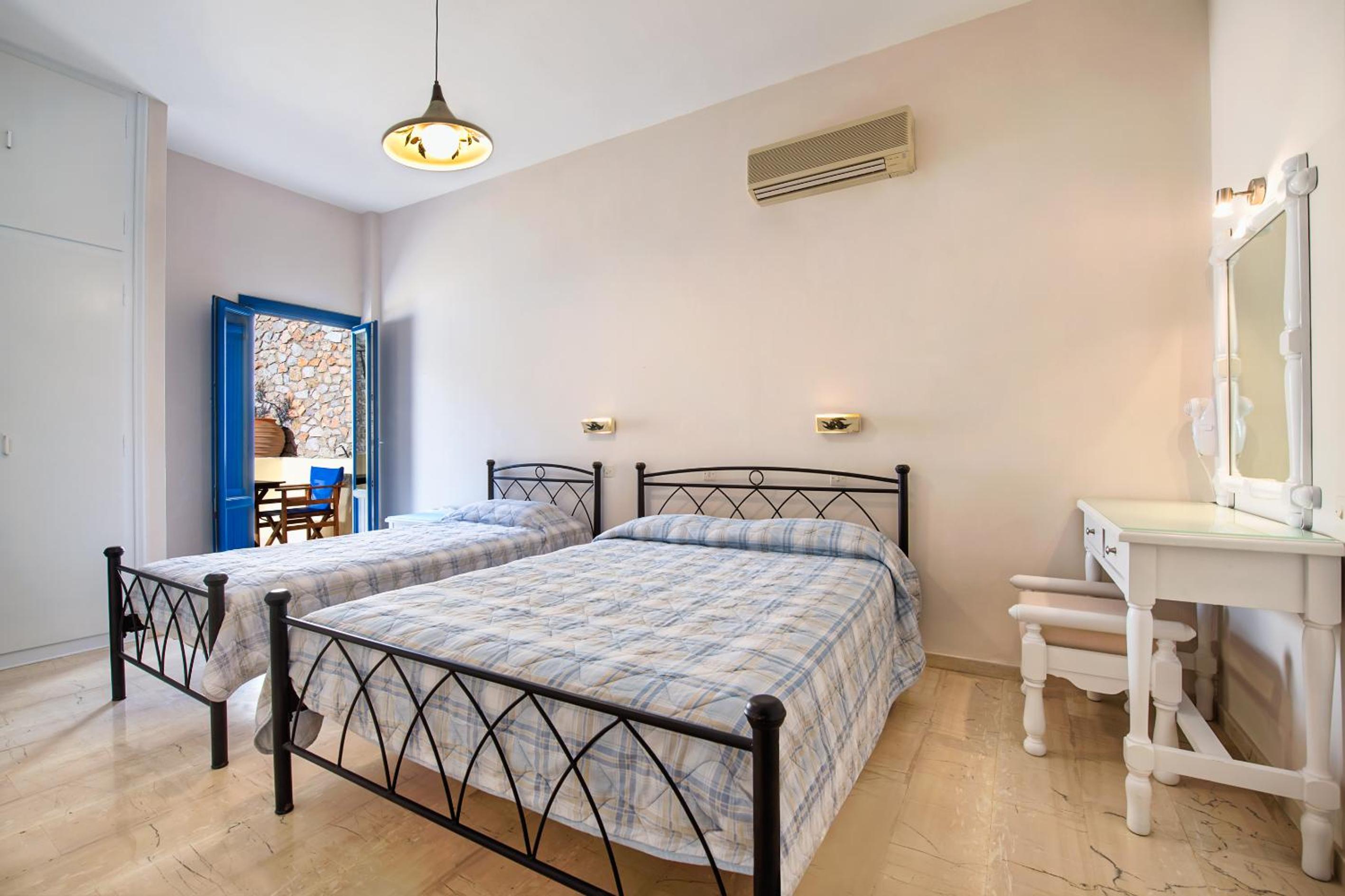 Triple Room - Photo 6