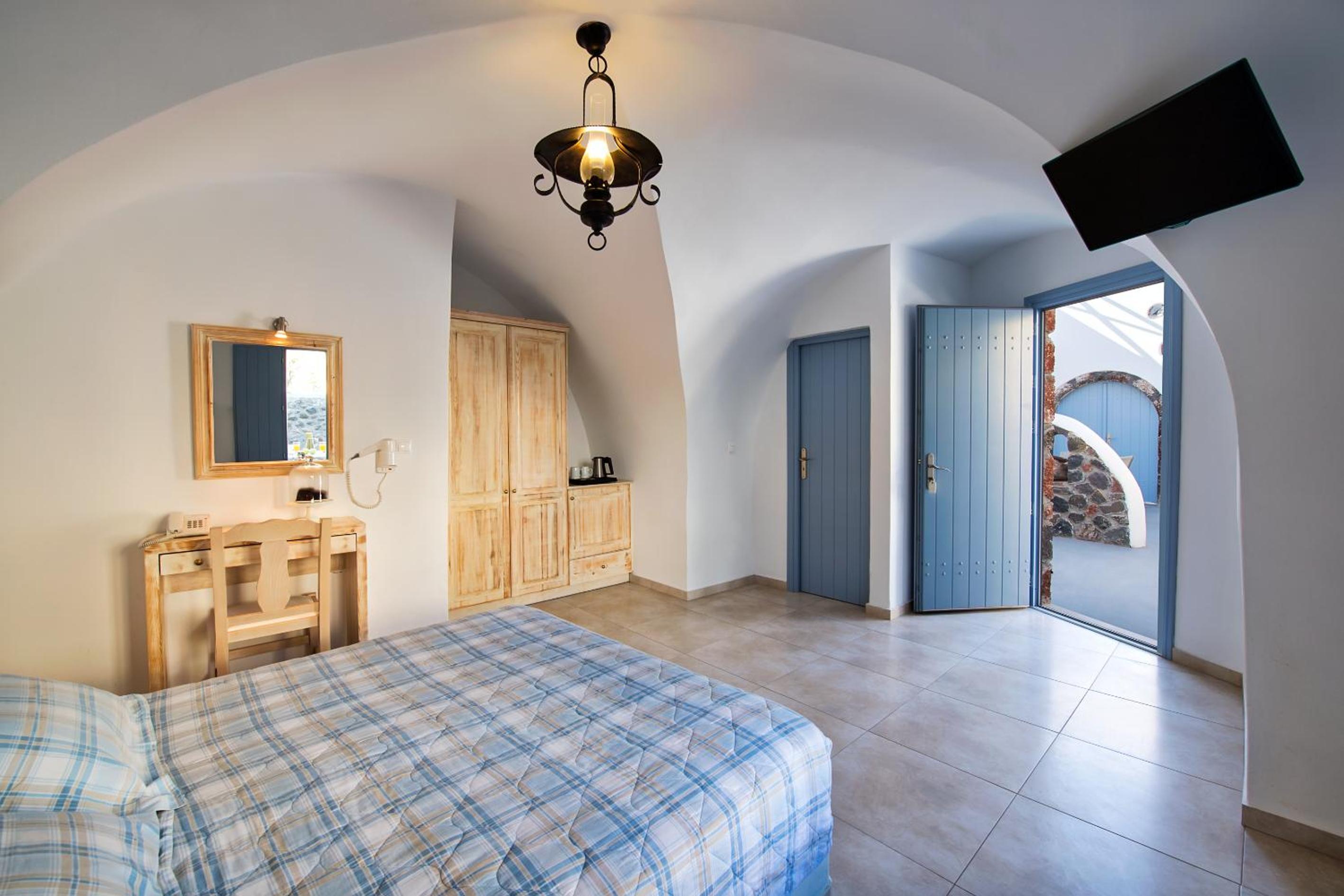 Double Cave Room-Lino