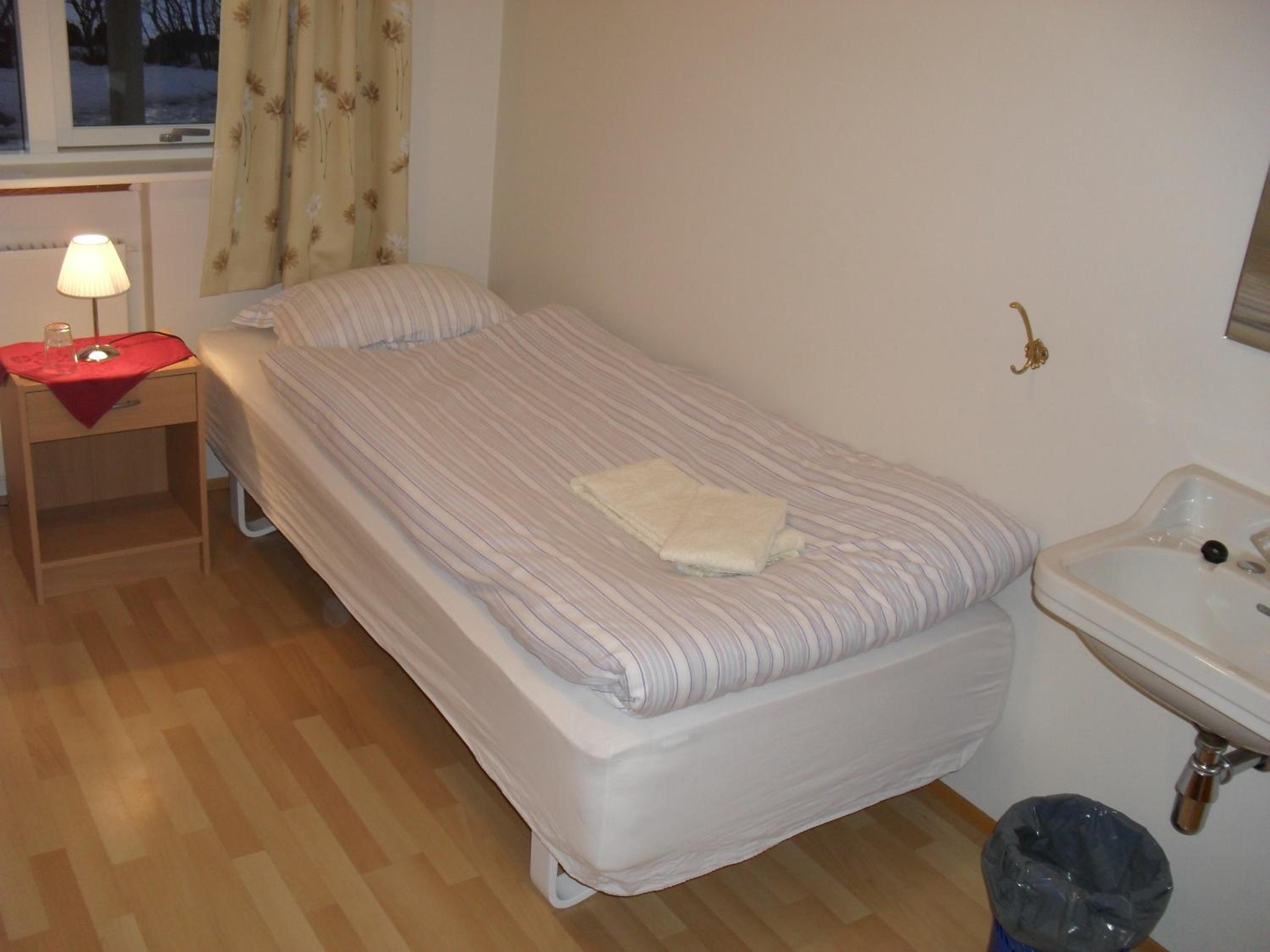 Single Room with Shared Bathroom photo 3