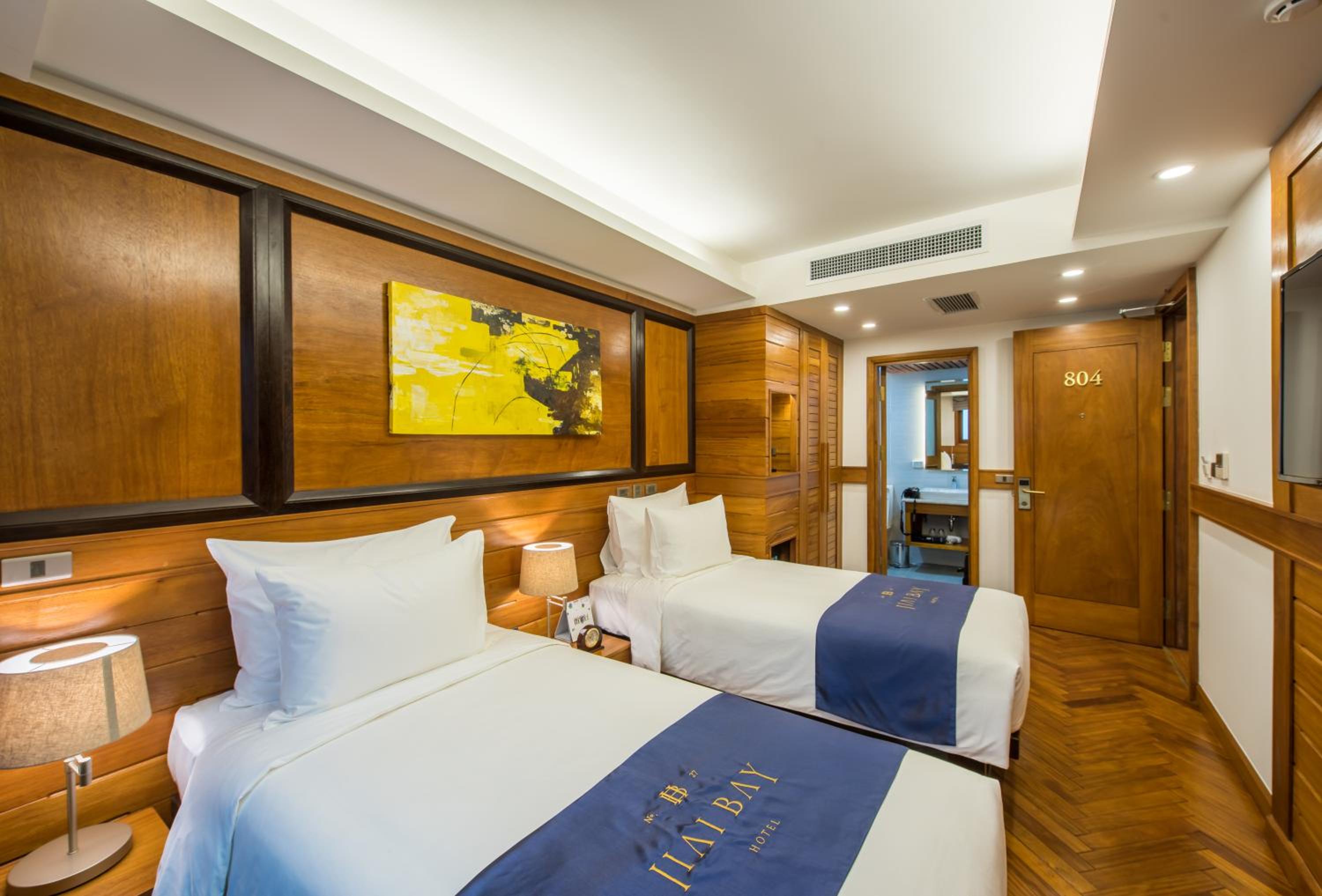 Deluxe Double or Twin Room Internal Window