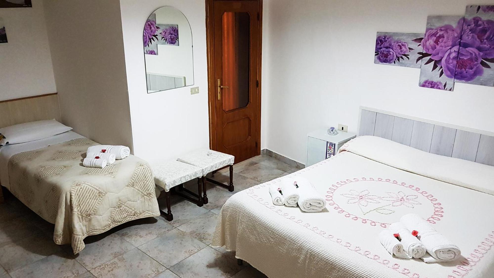 Triple Room with Private Bathroom - Photo 17