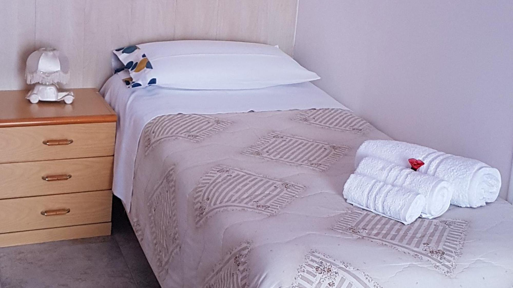 Single Room with Private Bathroom photo 1