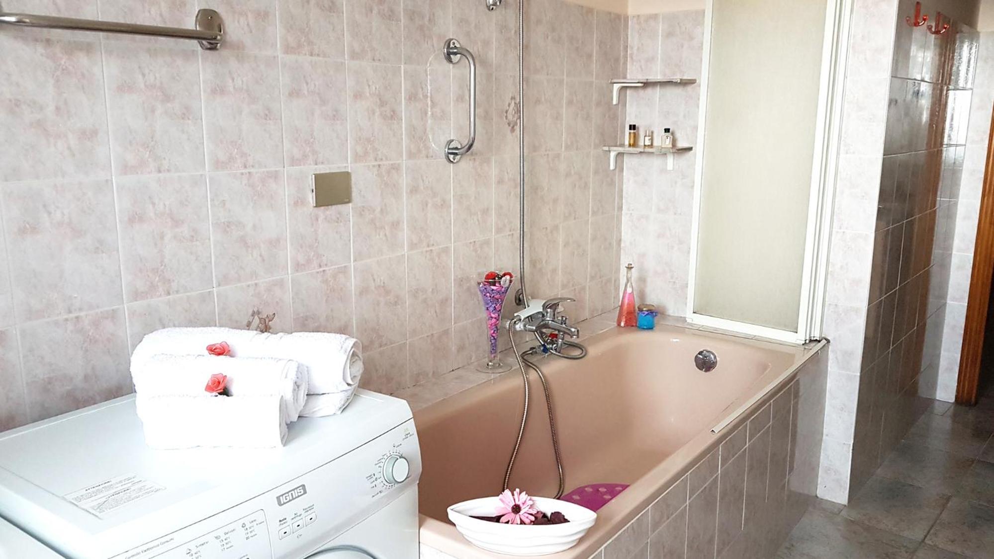 Triple Room with Private Bathroom - Photo 13