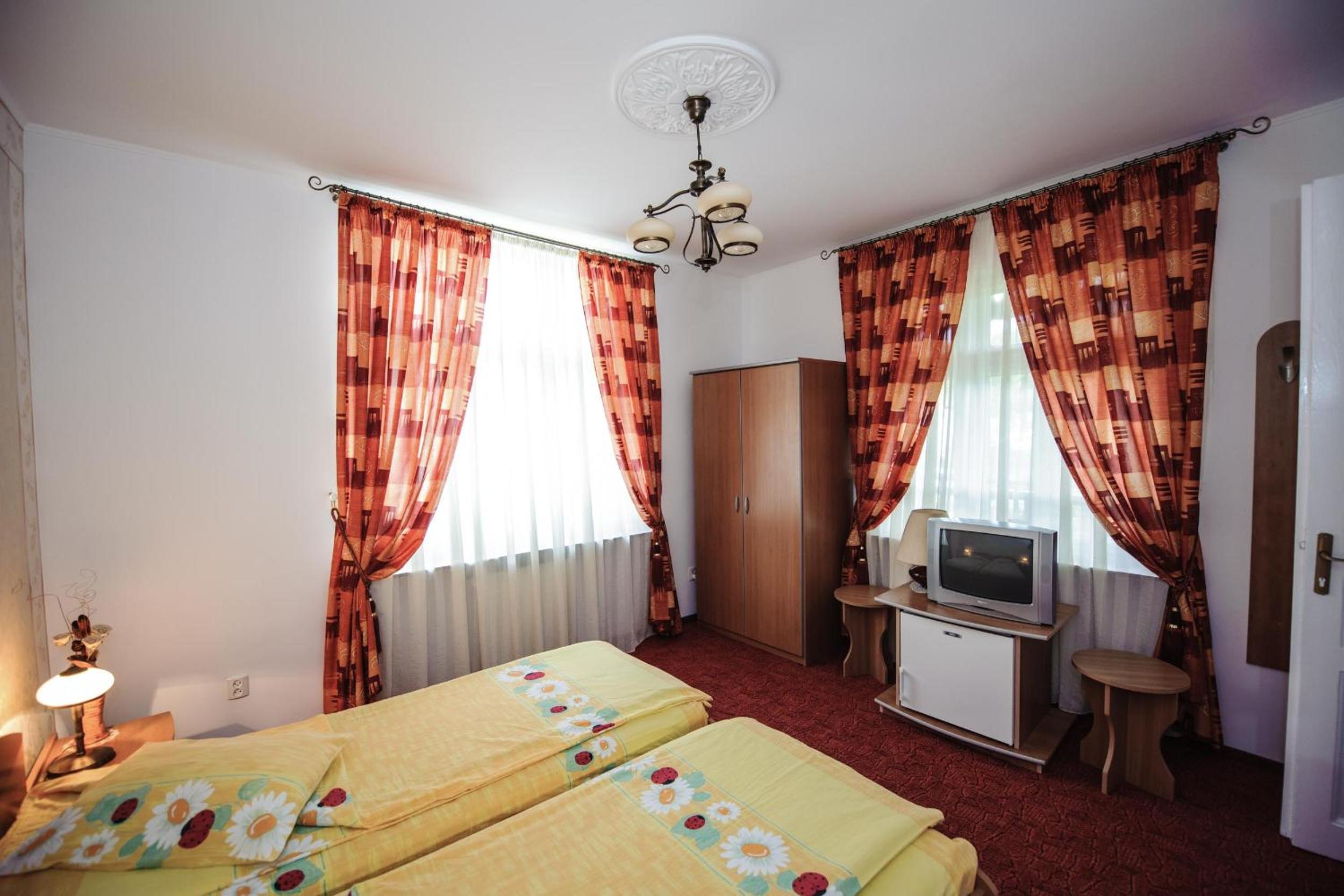 Single Room with Bathroom photo 3