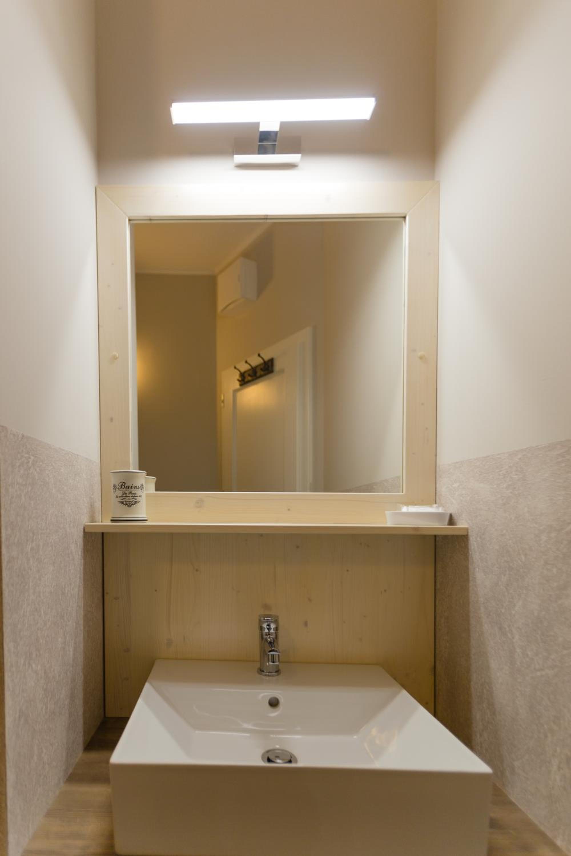 Standard Twin Room - Photo 6