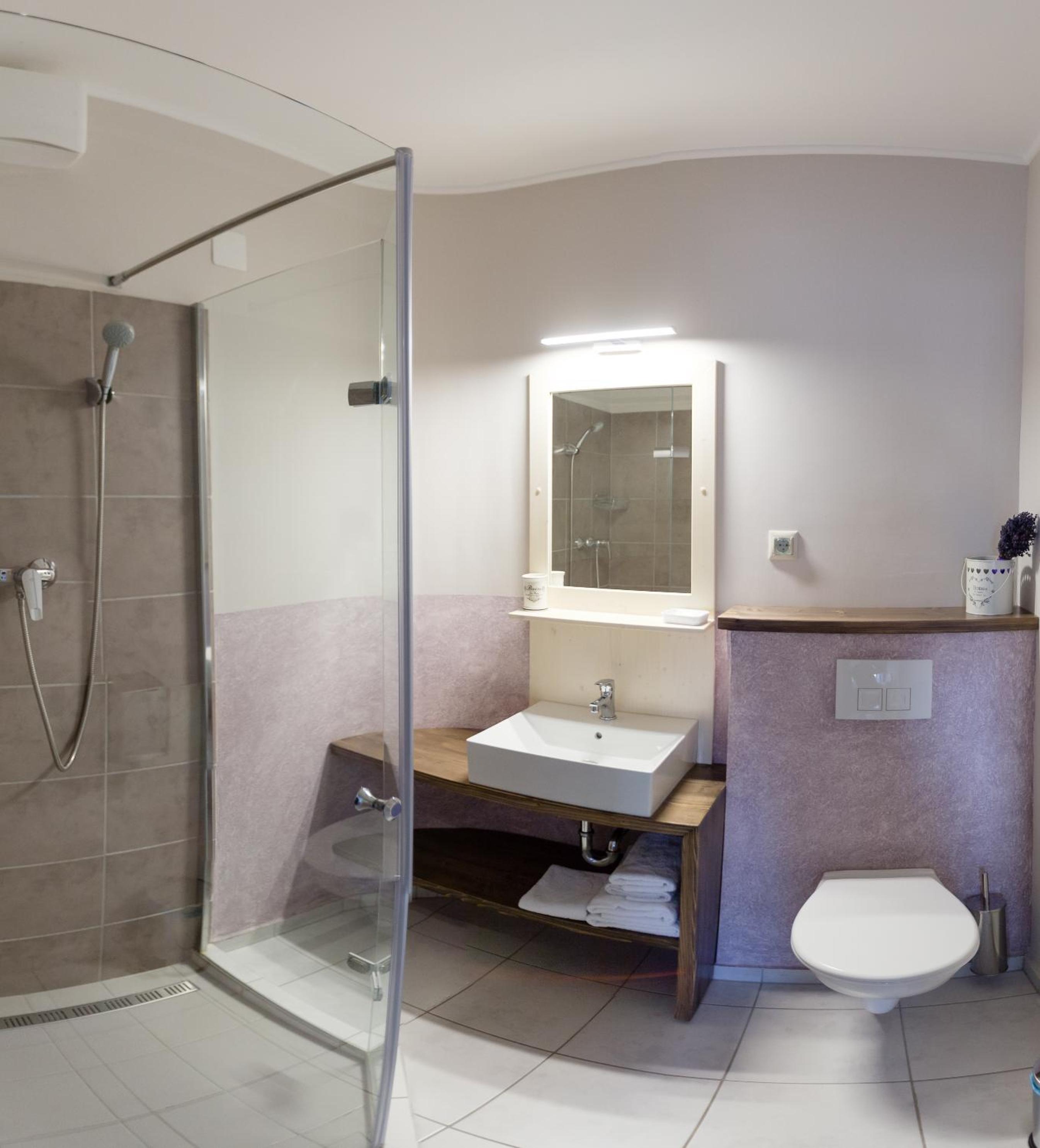 Double Room with Balcony - Photo 4