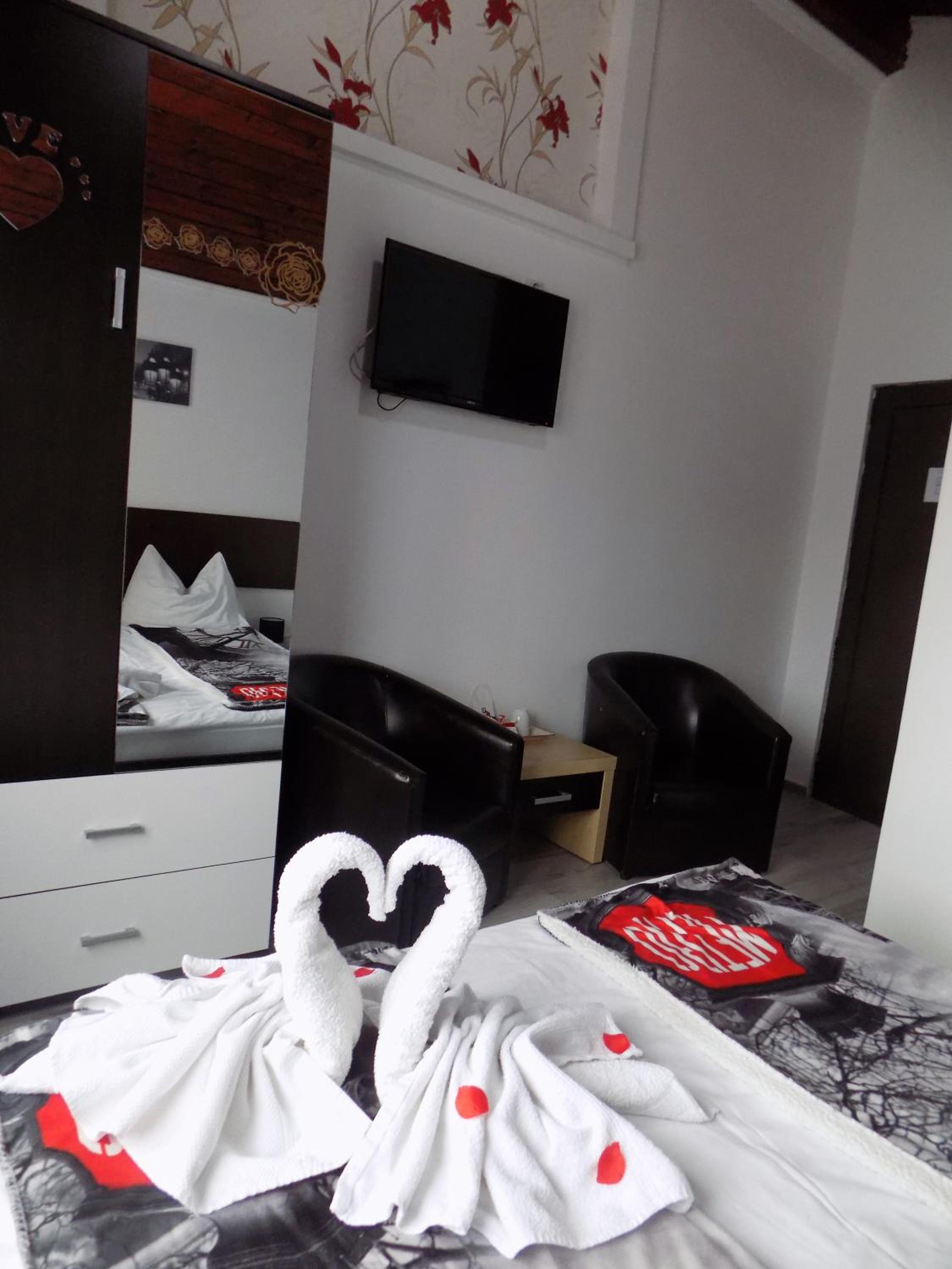 Standard Double Room - Non-Smoking - Photo 8