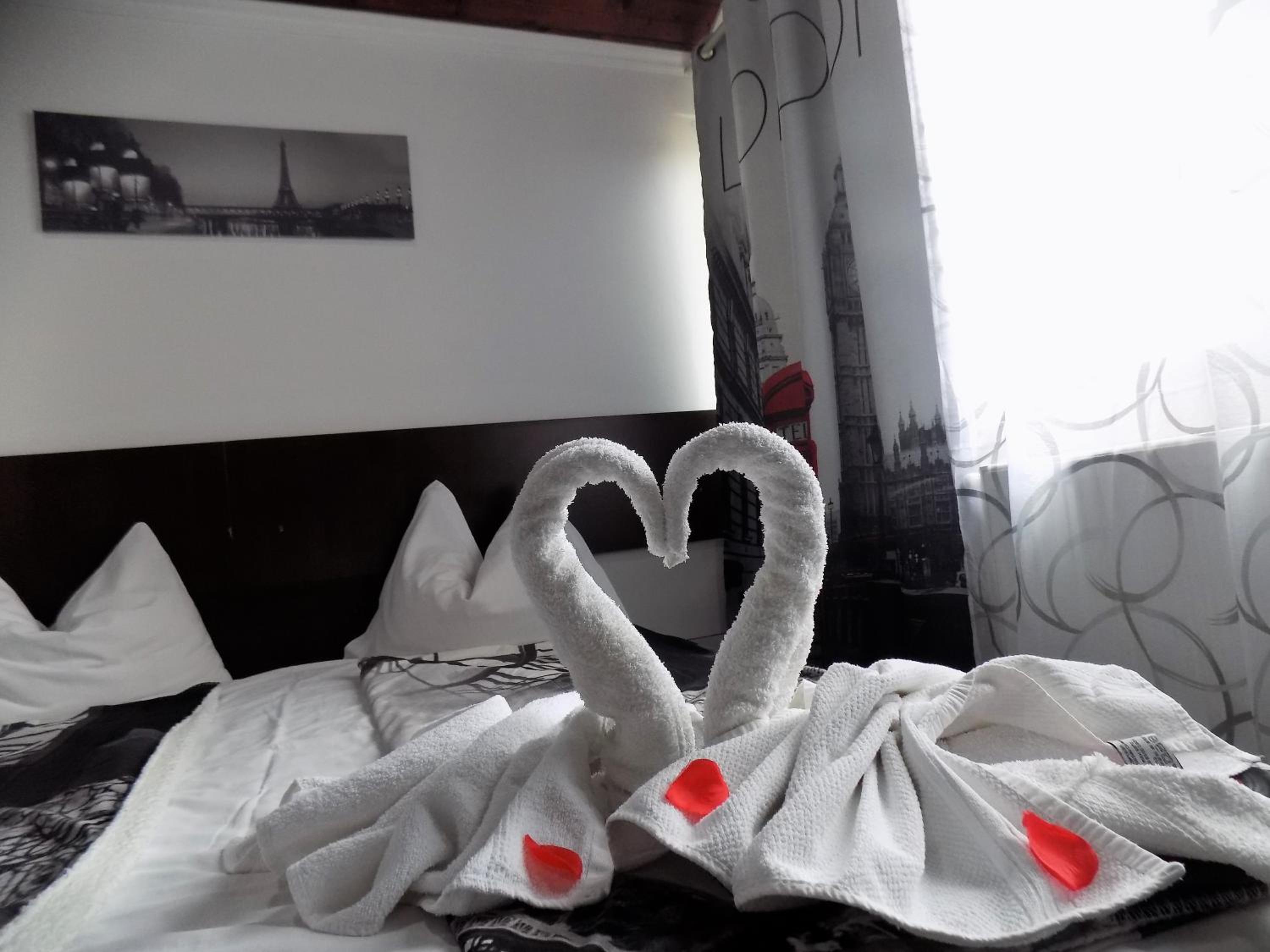 Standard Double Room - Non-Smoking - Photo 9