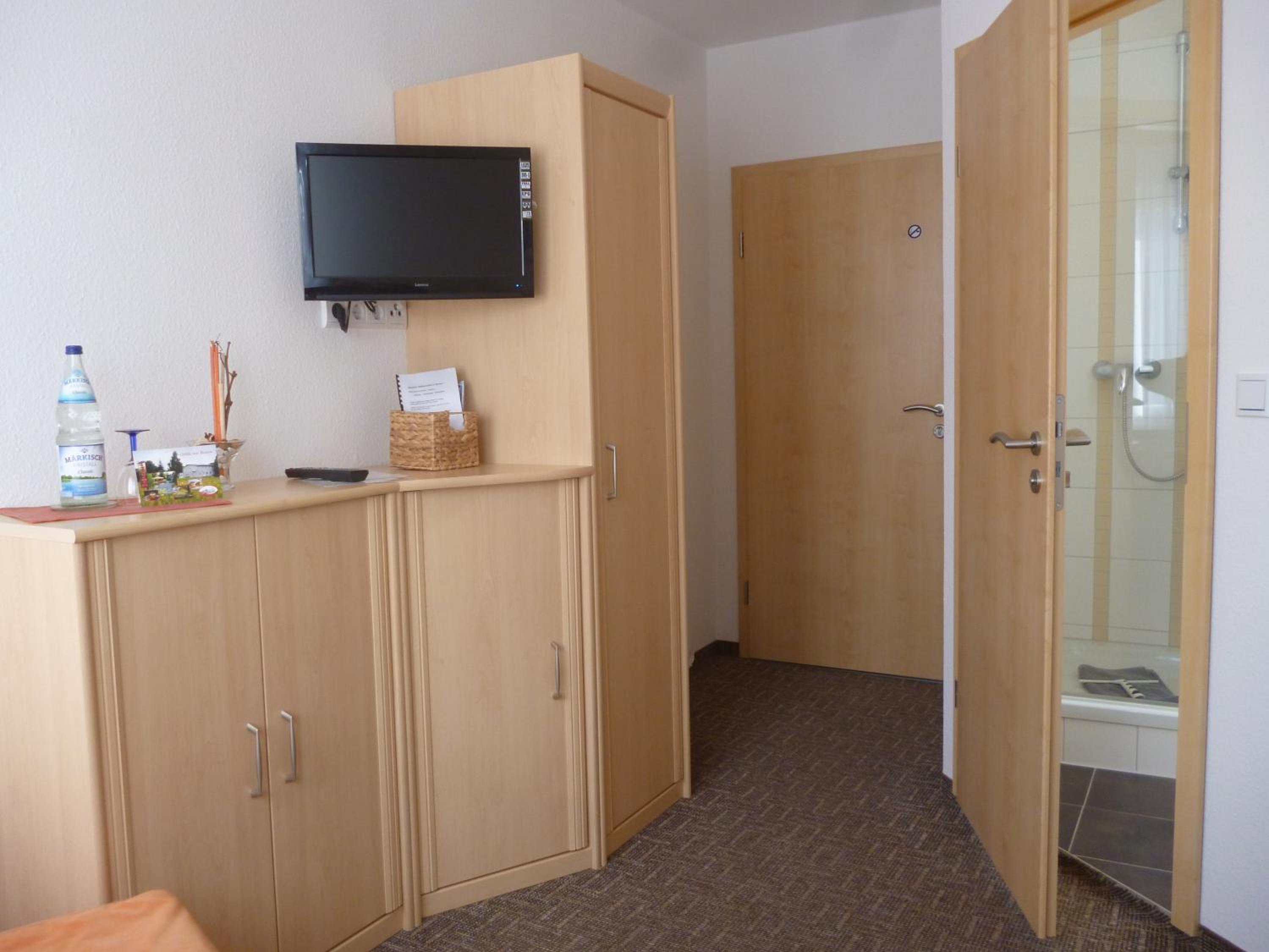 Single Room with Bathroom photo 3