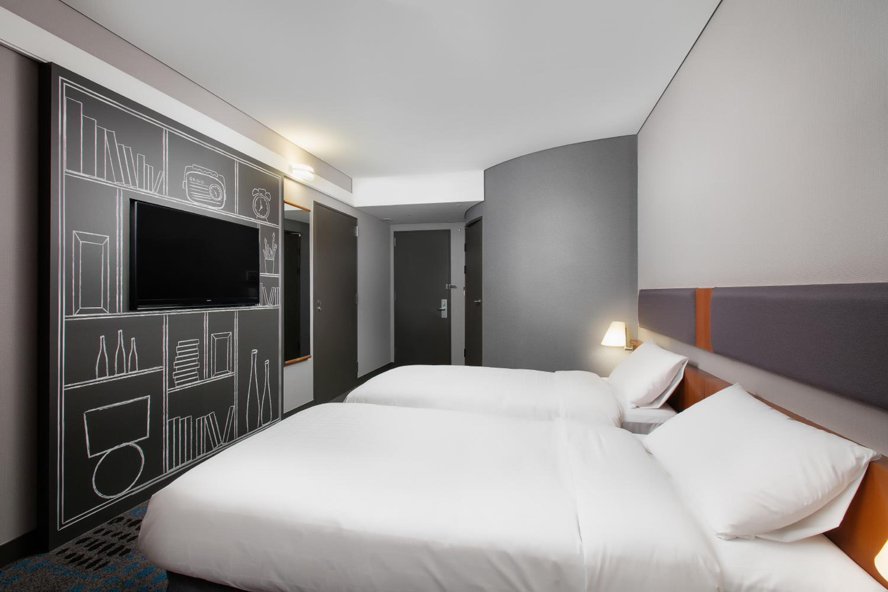 Standard Twin Room - Photo 3