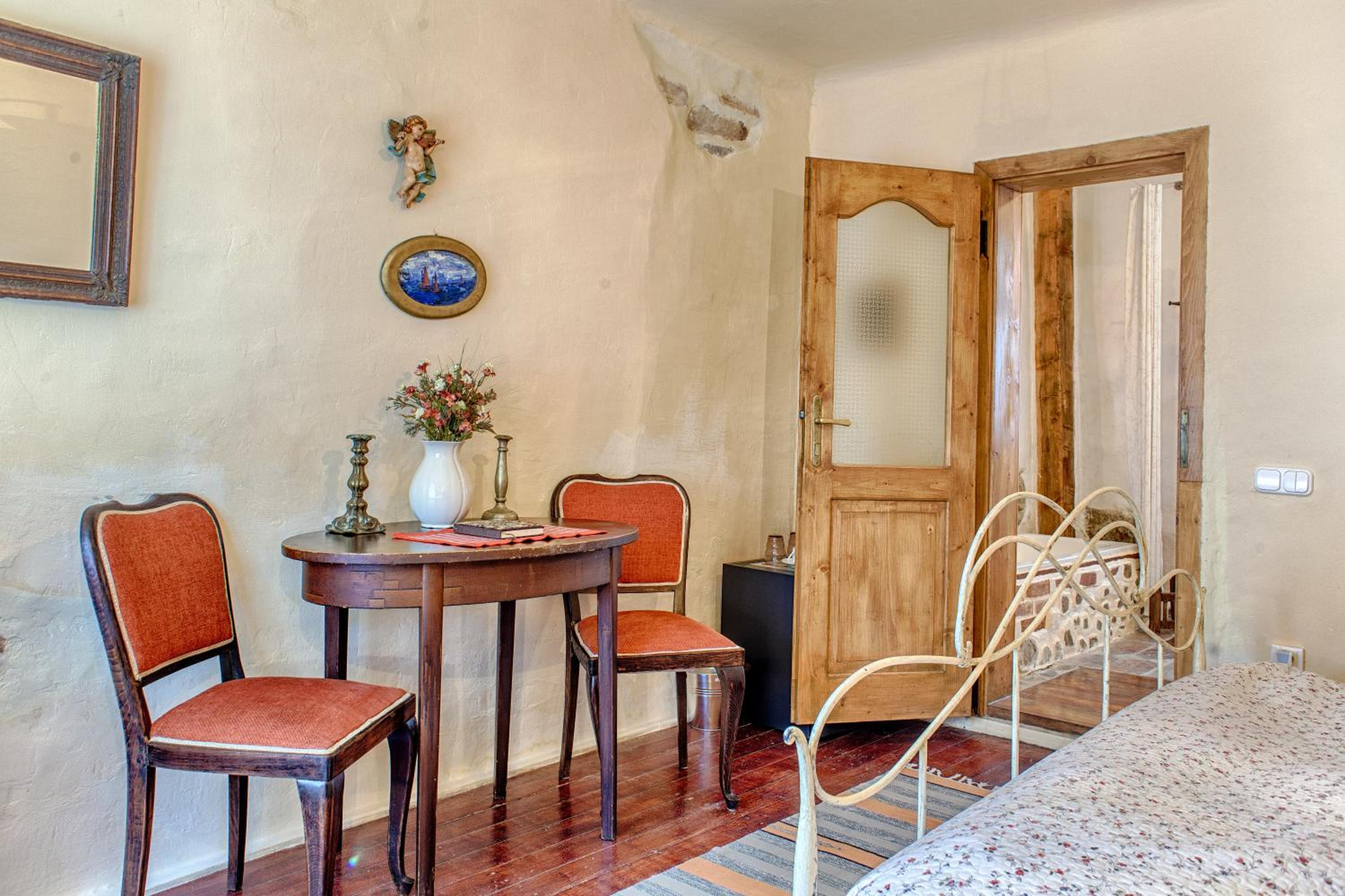 One-Bedroom Suite - Photo 7