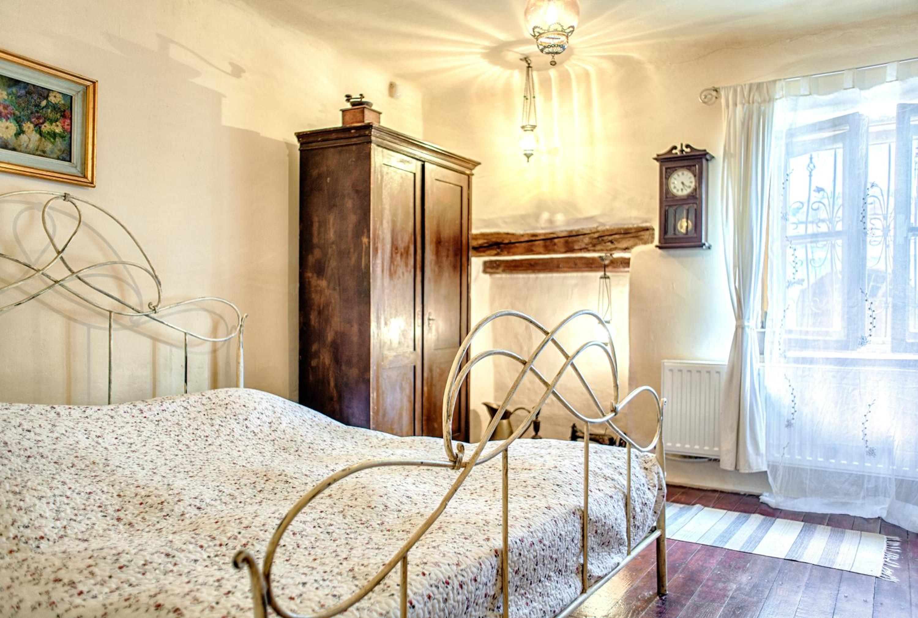 One-Bedroom Suite - Photo 8