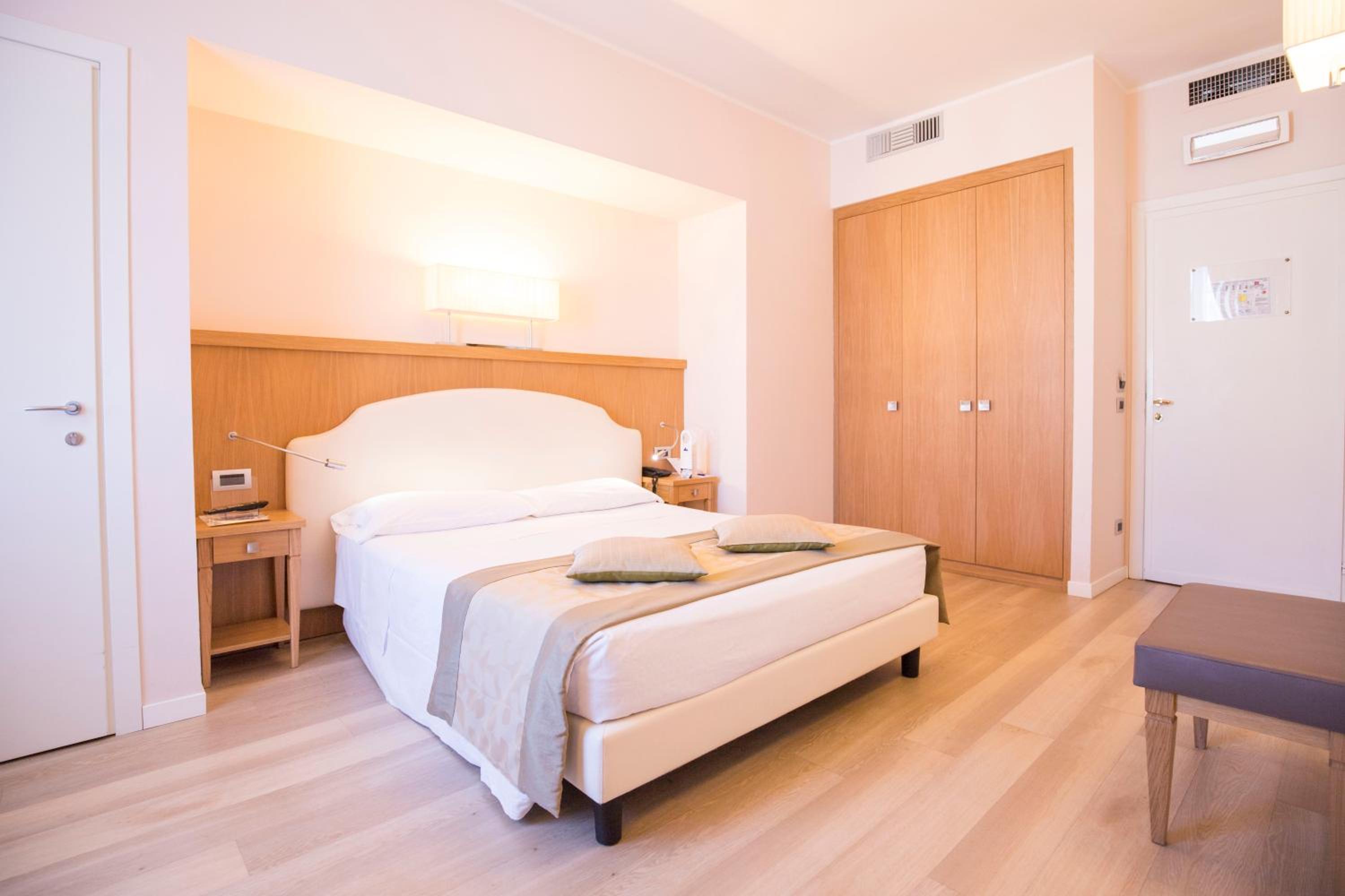 Large Classic Double Room with Spa Access