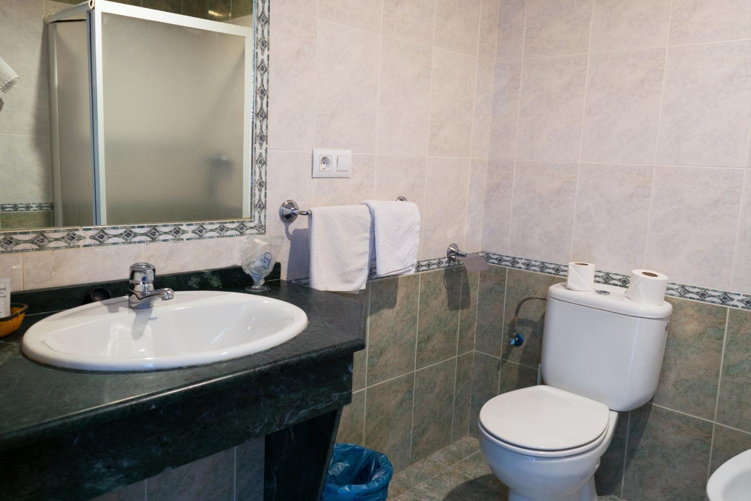 Double or Twin Room - Photo 2
