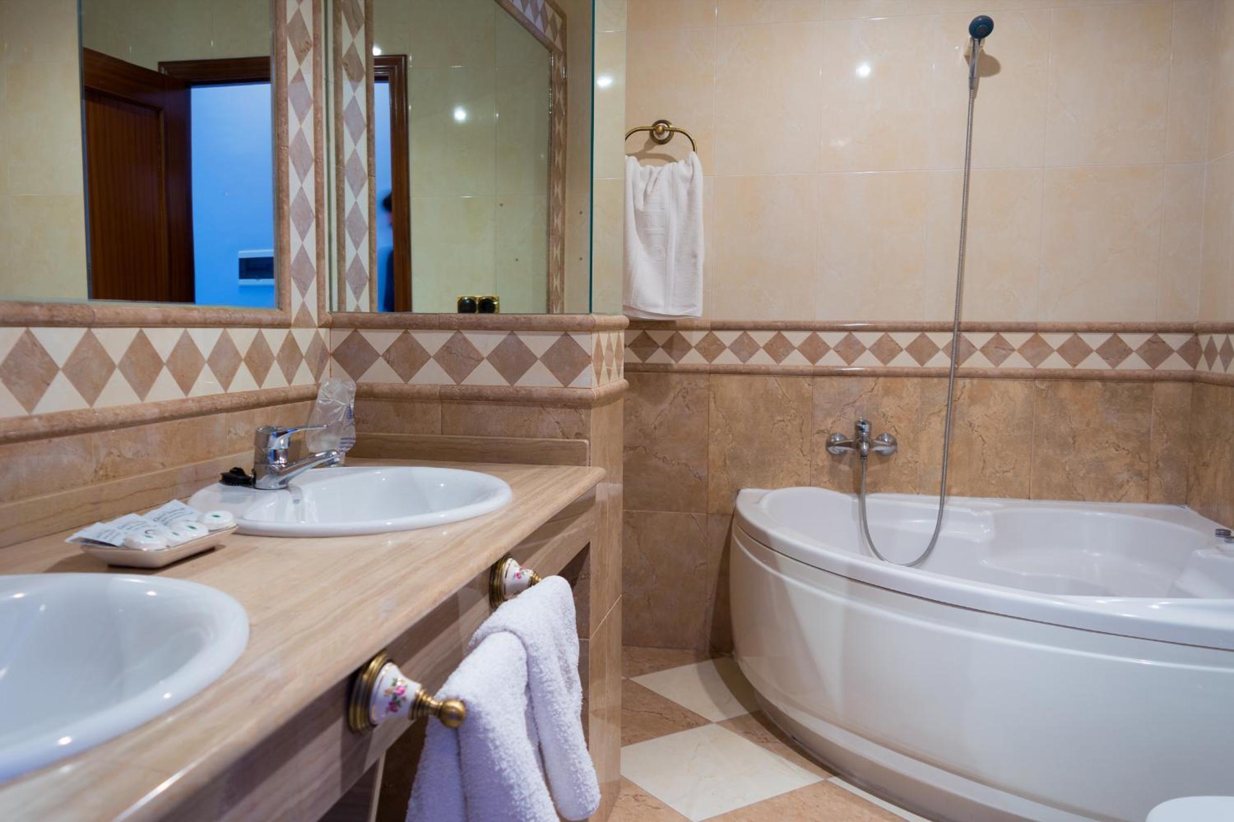 Double or Twin Room - Photo 3