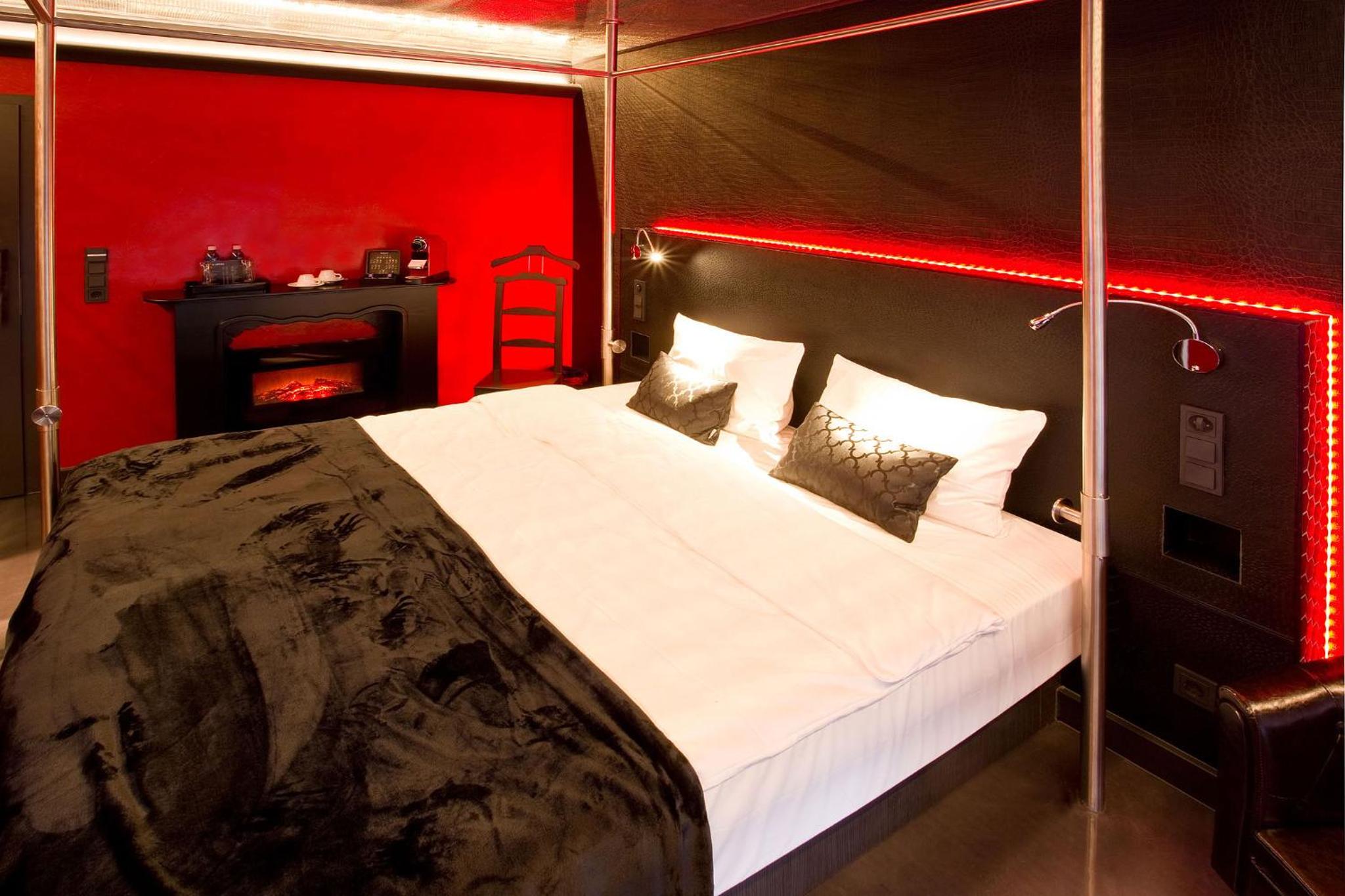 Shades of Stay Suite - Photo 3