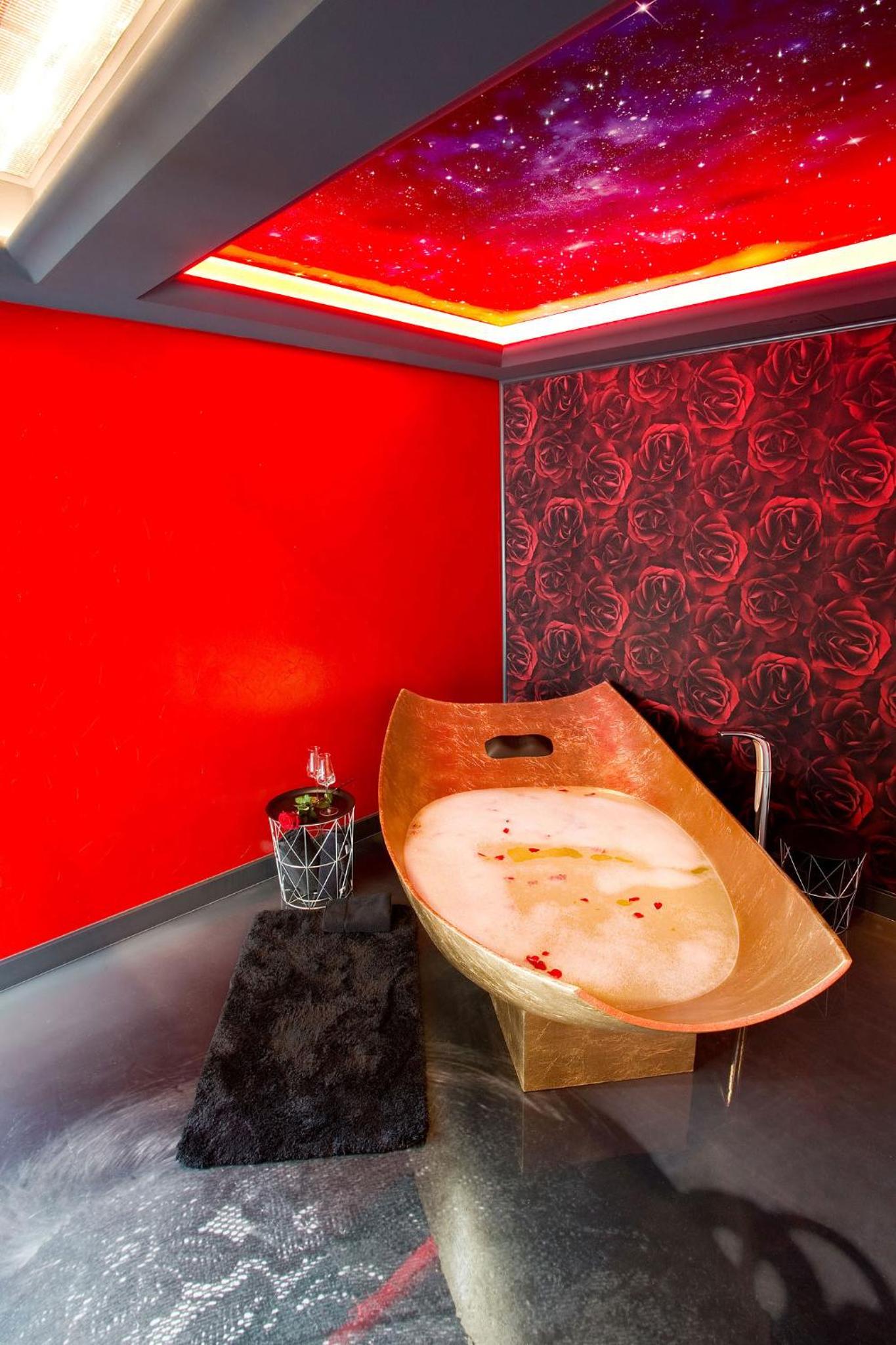 Shades of Stay Suite - Photo 5