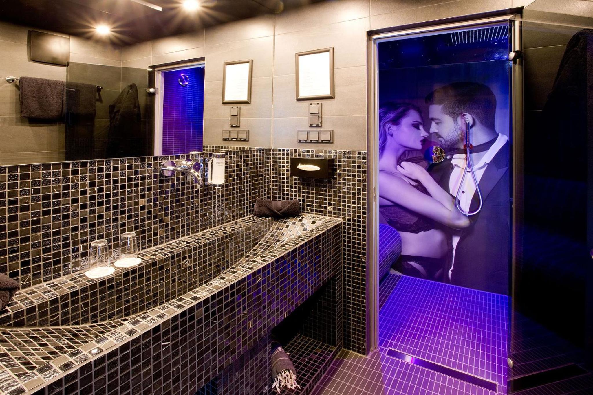 Shades of Stay Suite - Photo 2