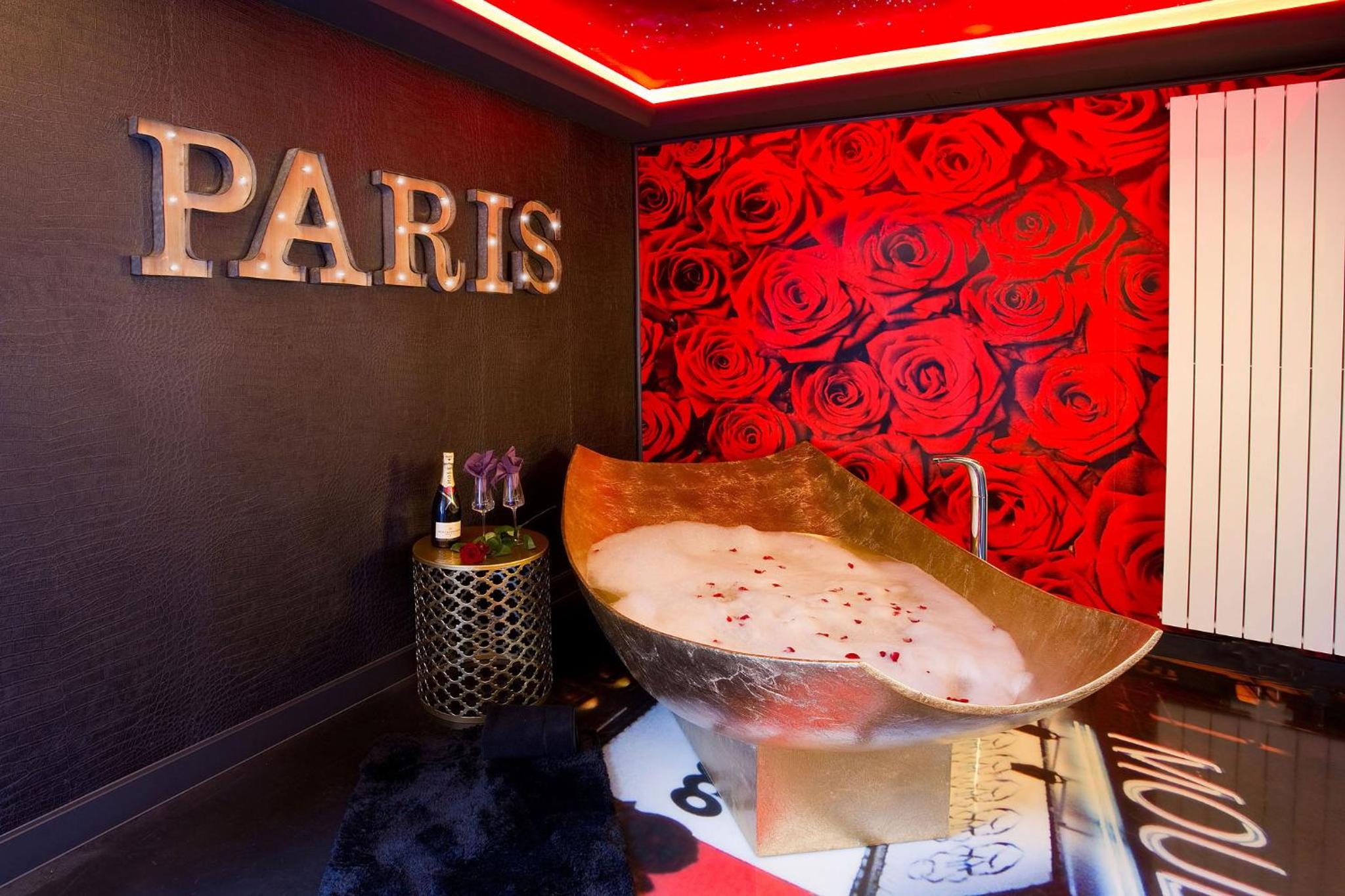 Moulin Rouge Suite - Photo 6