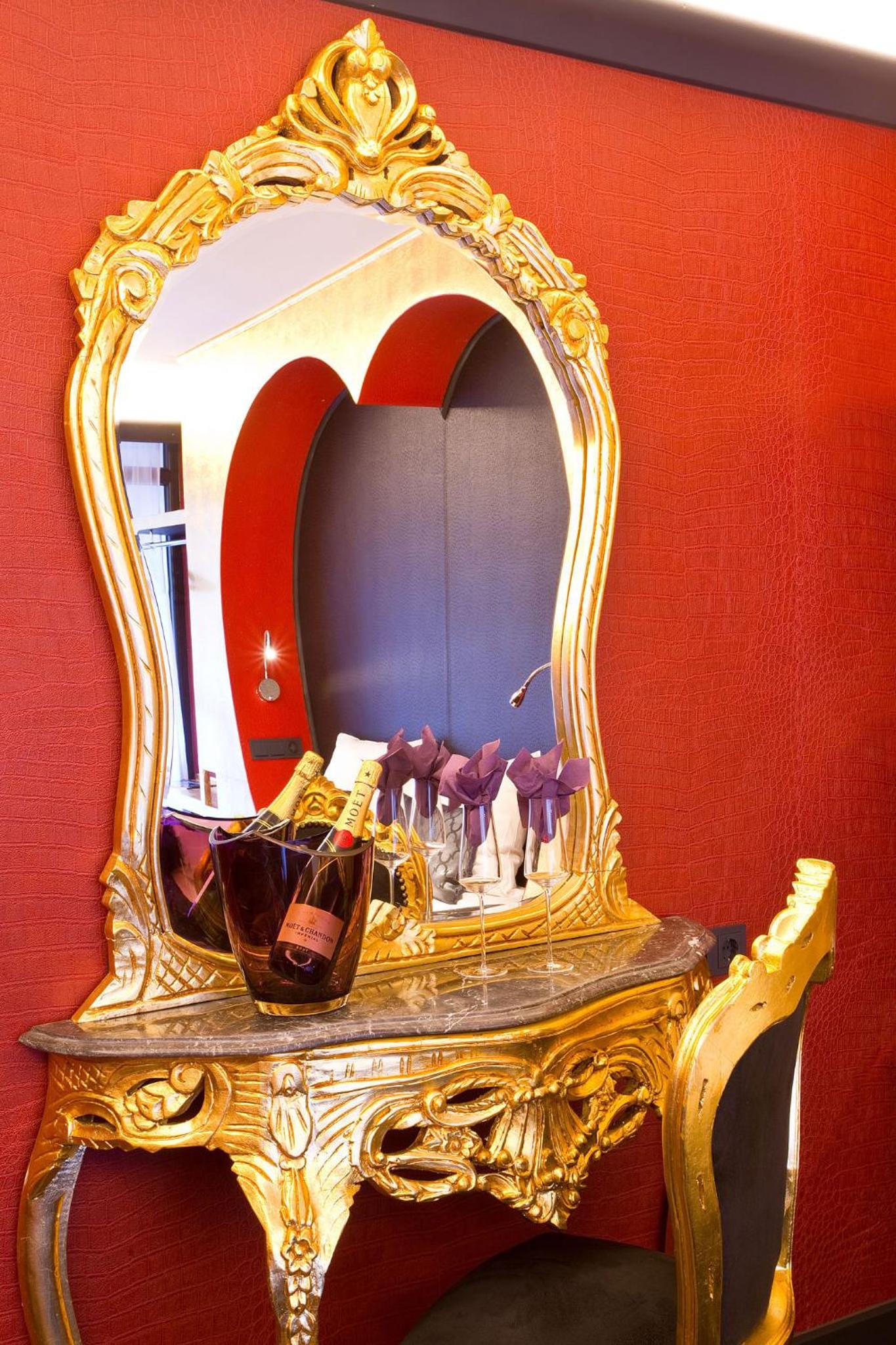 Moulin Rouge Suite - Photo 5