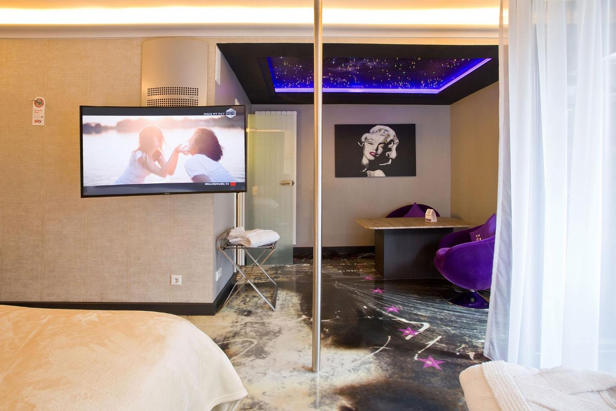 Hollywood Suite - Photo 2