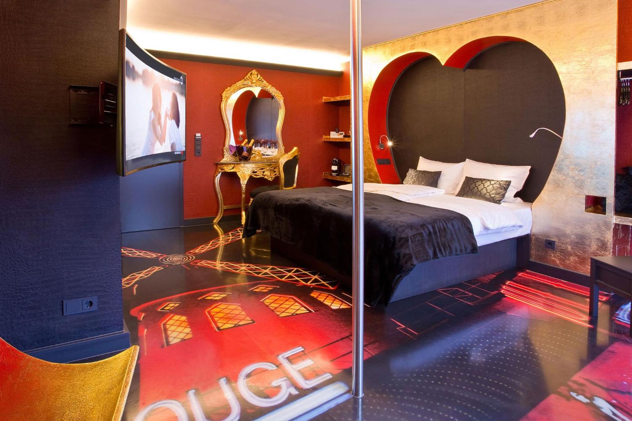 Moulin Rouge Suite - Photo 1