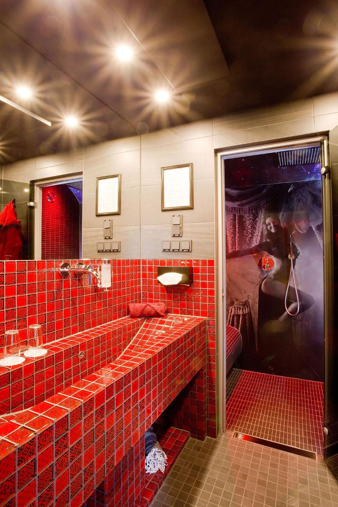 Moulin Rouge Suite - Photo 3