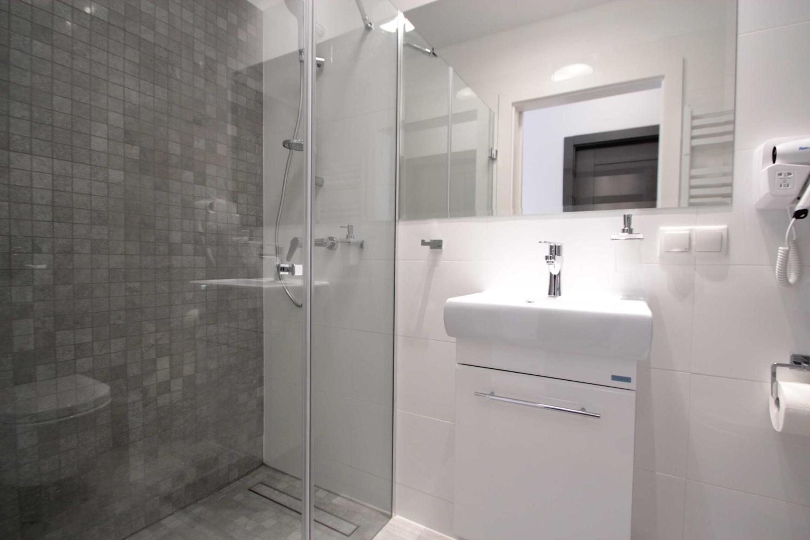 Double or Twin Room - Photo 11