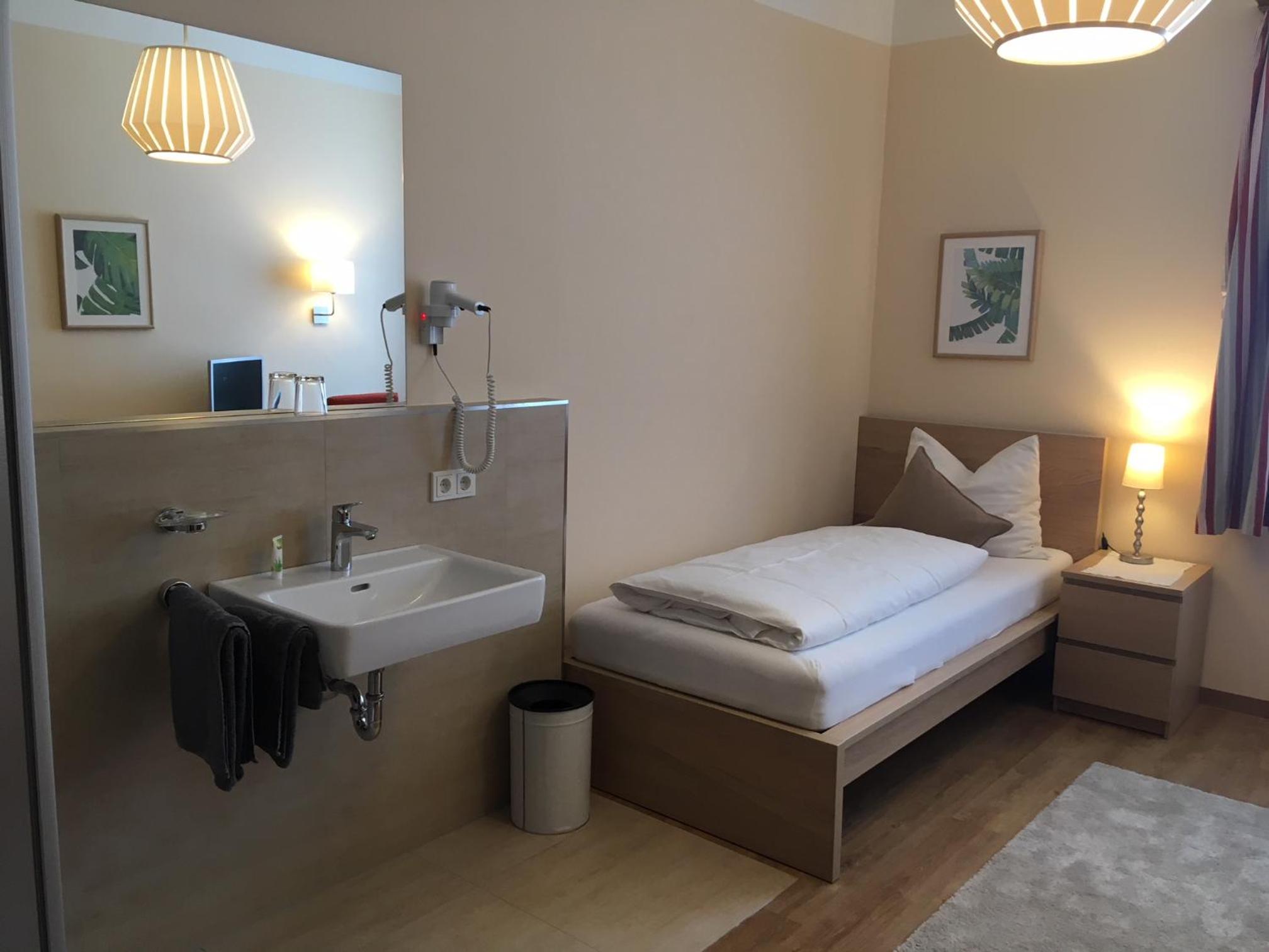 Single Room with Shared Toilet photo 2