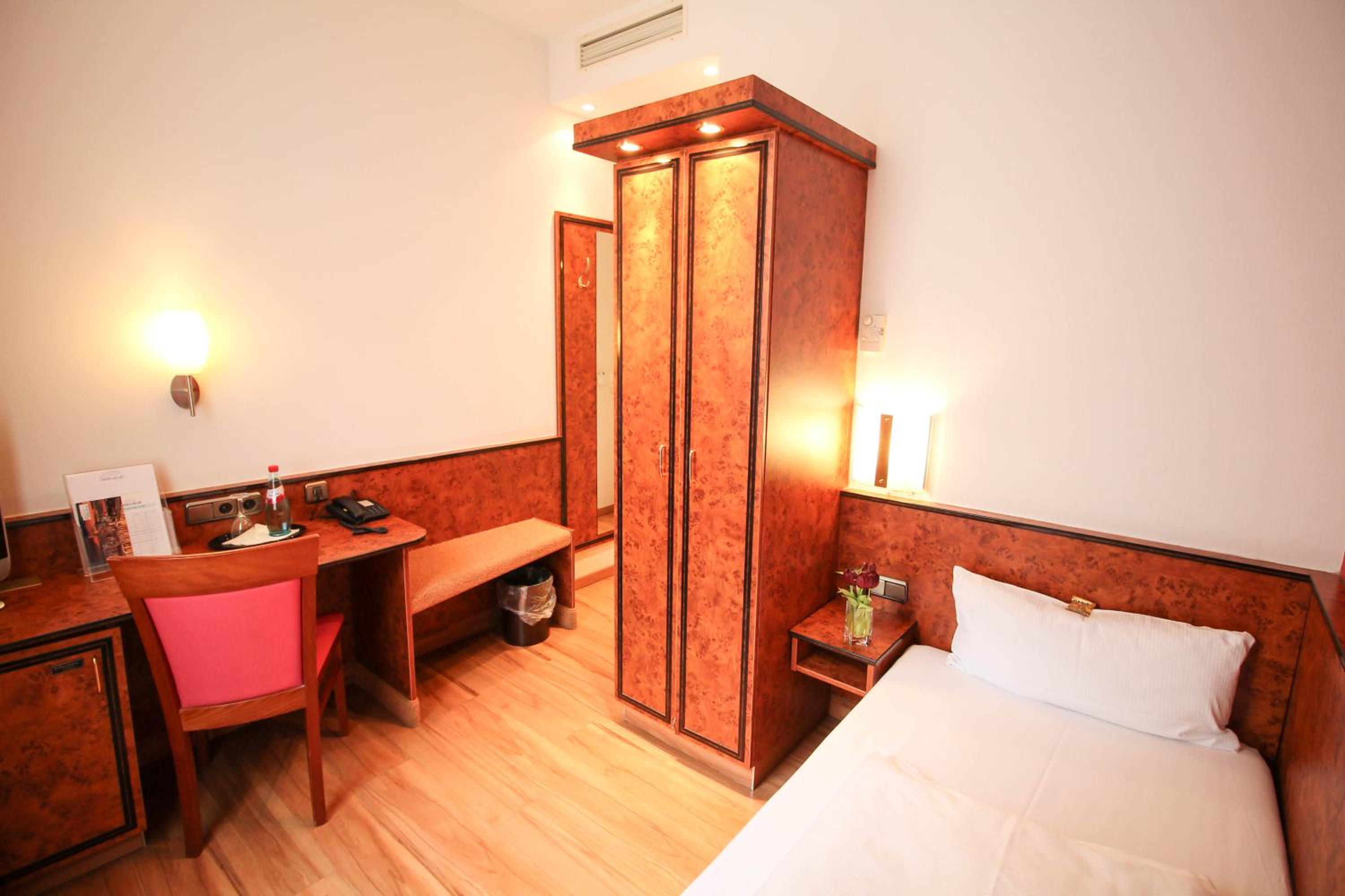 Single Room photo 2