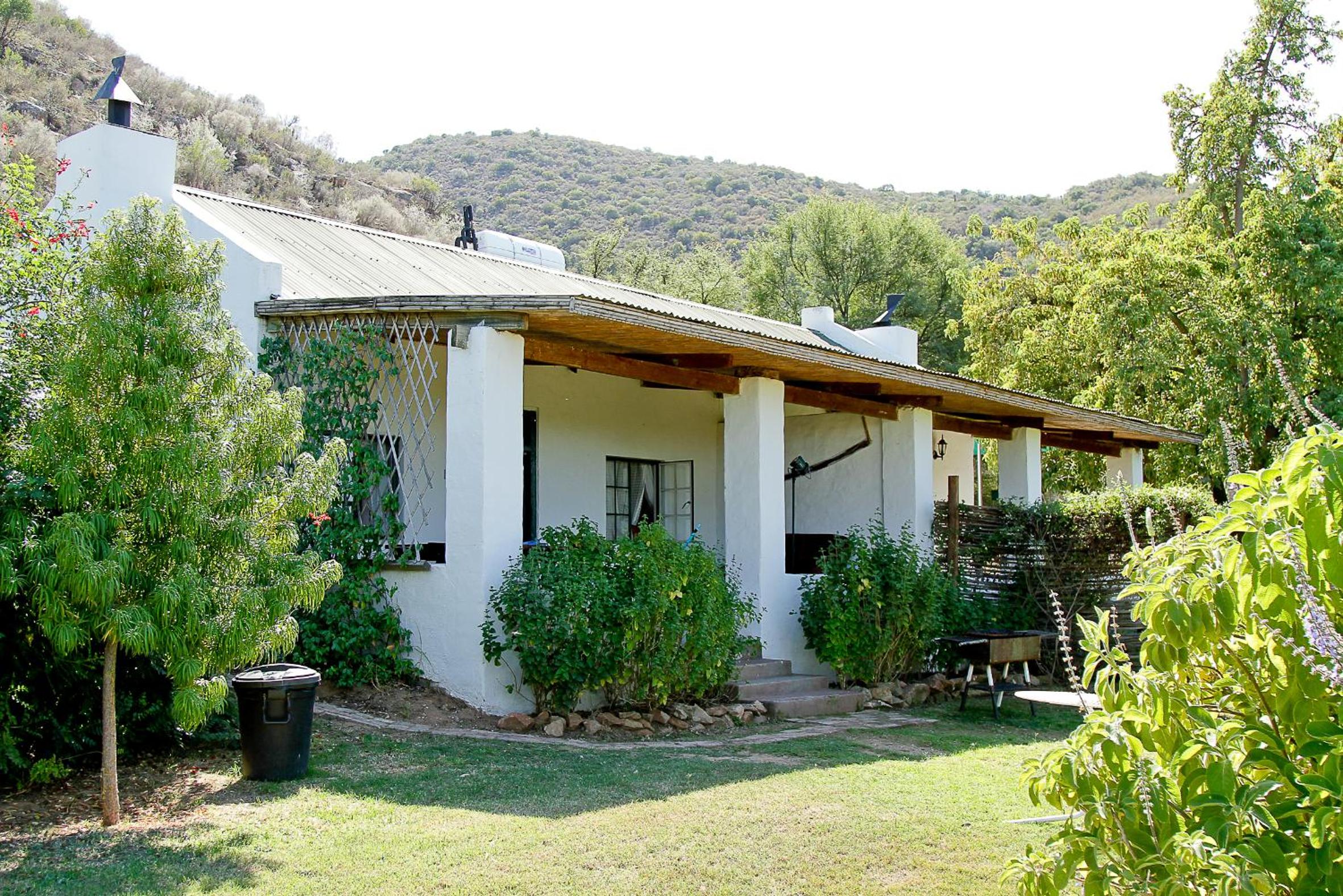 Yellow Cottage - Photo 2