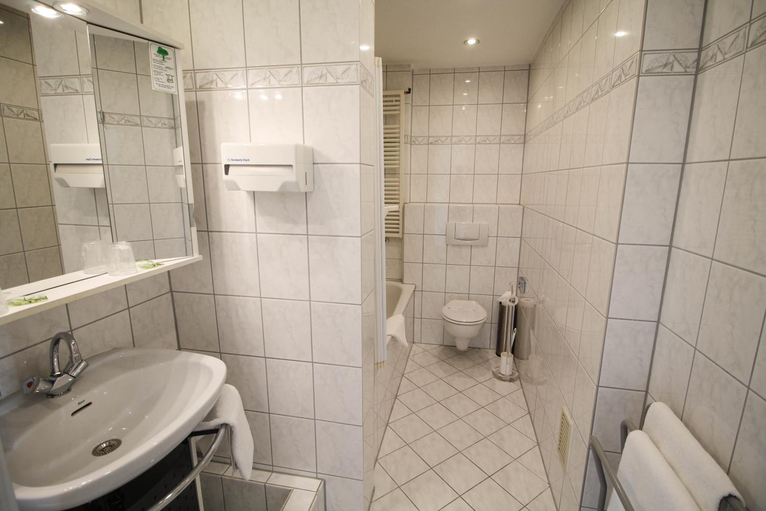 Suite - Photo 10