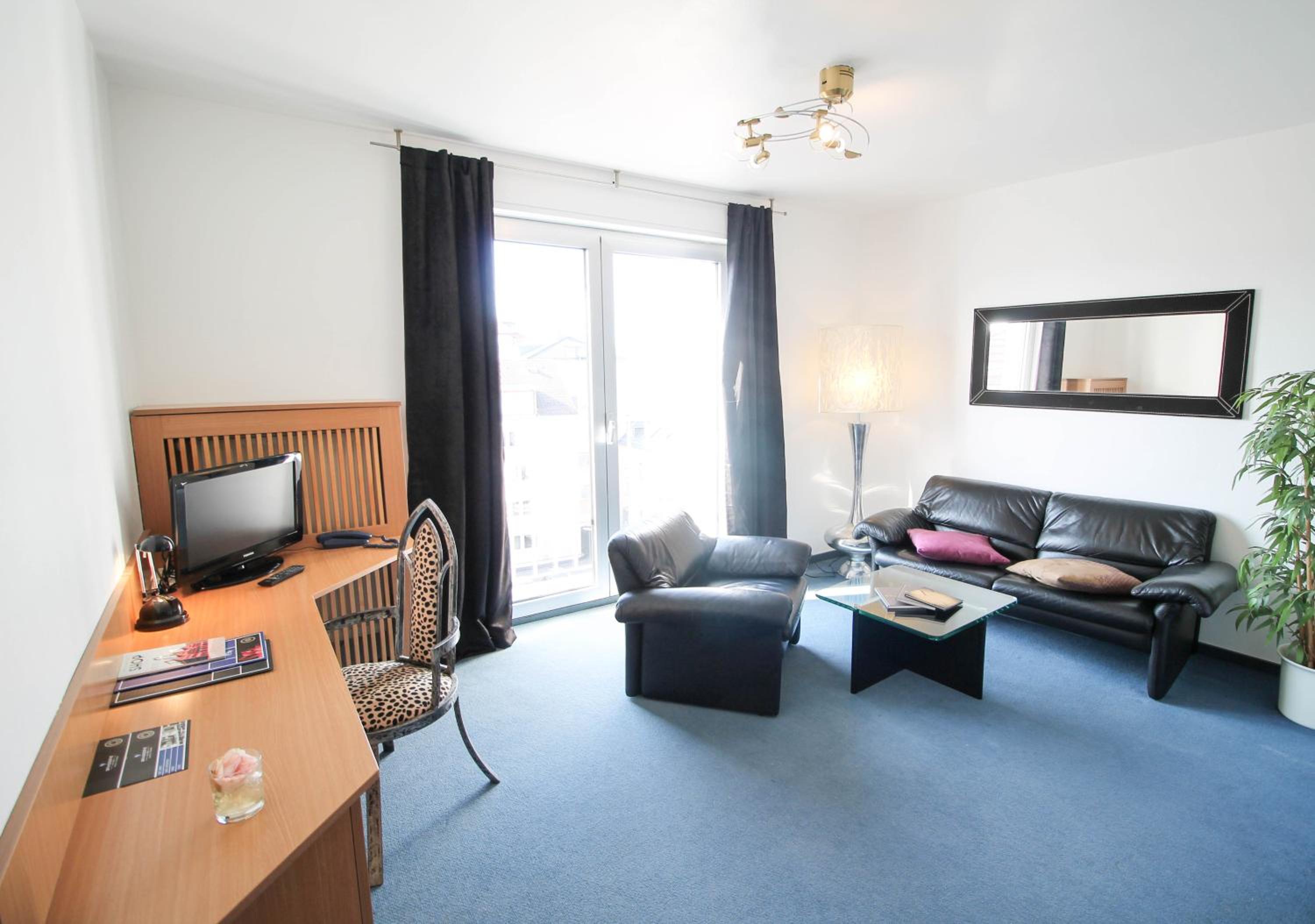 Suite - Photo 9