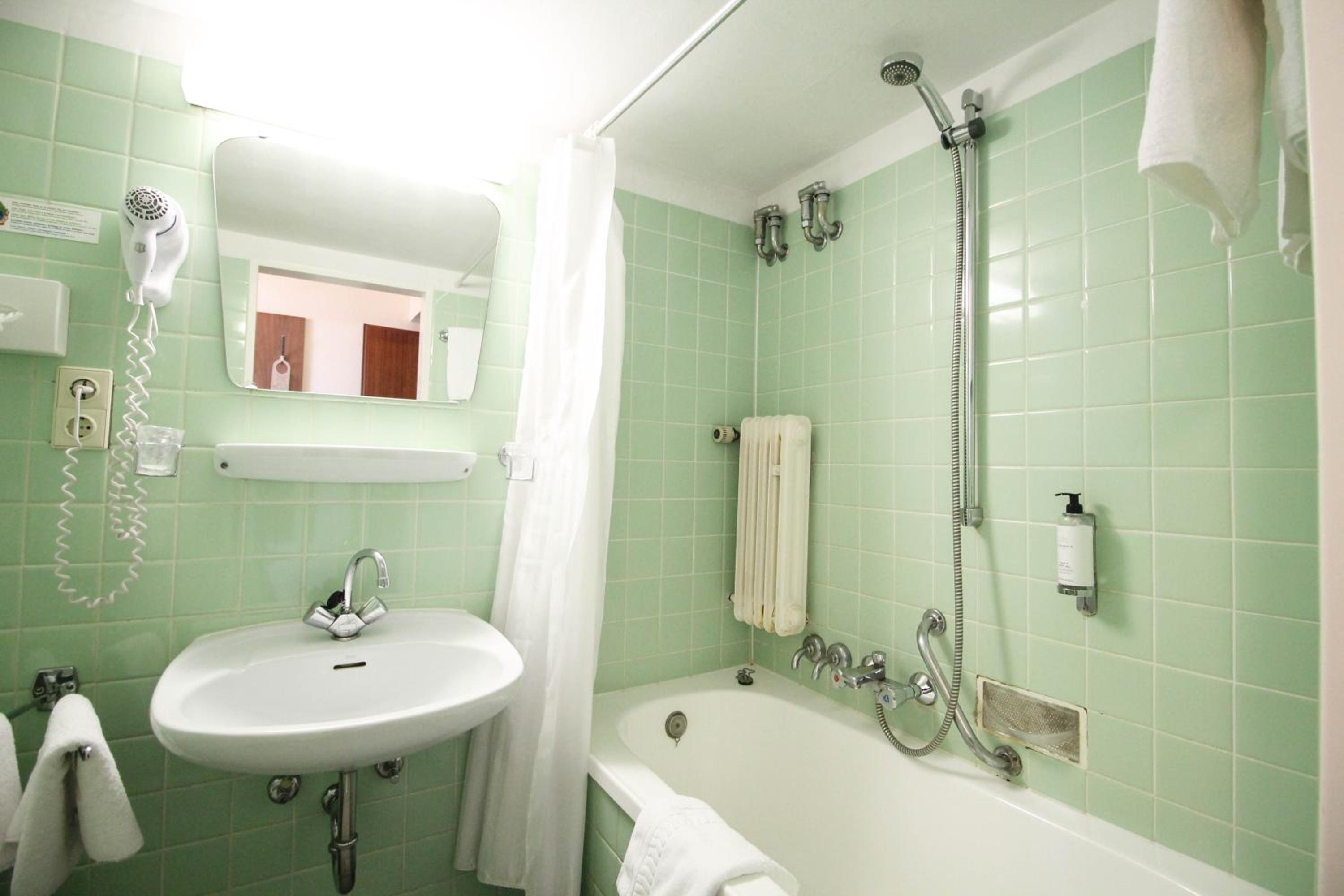 Double Room - Photo 9