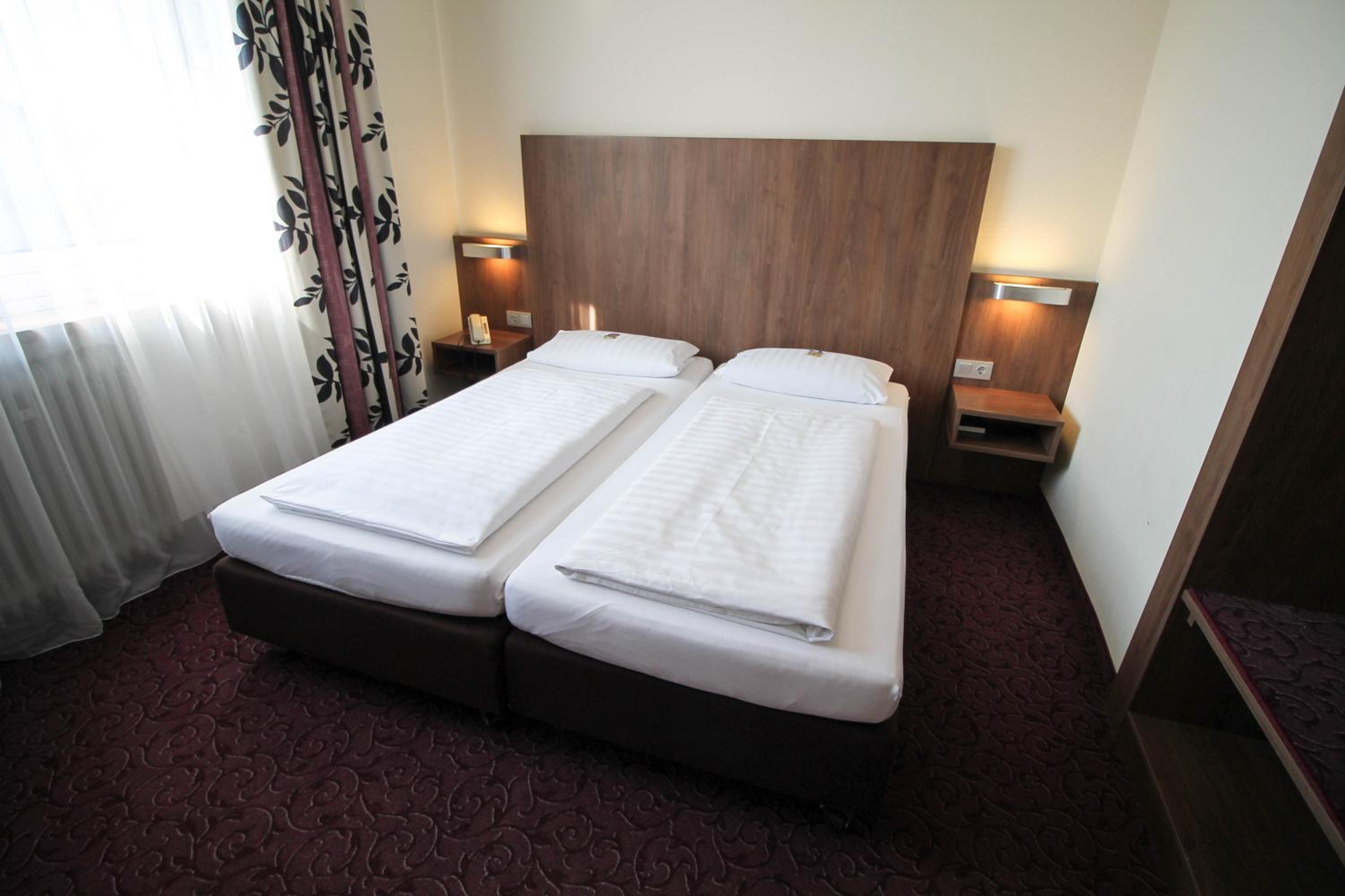 Double Room - Photo 8