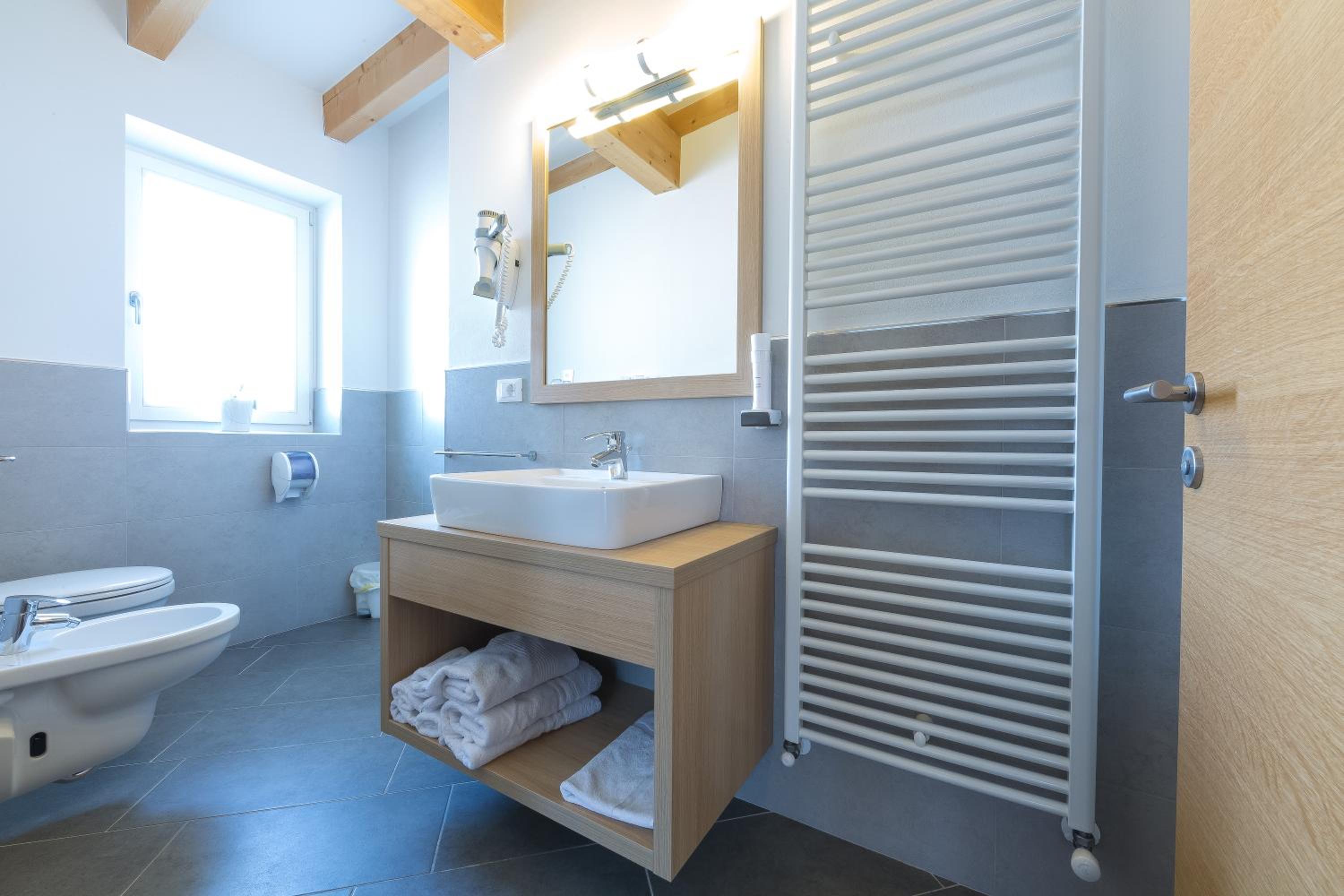Classic Double or Twin Room with Comfort Single Bed  - Photo 2