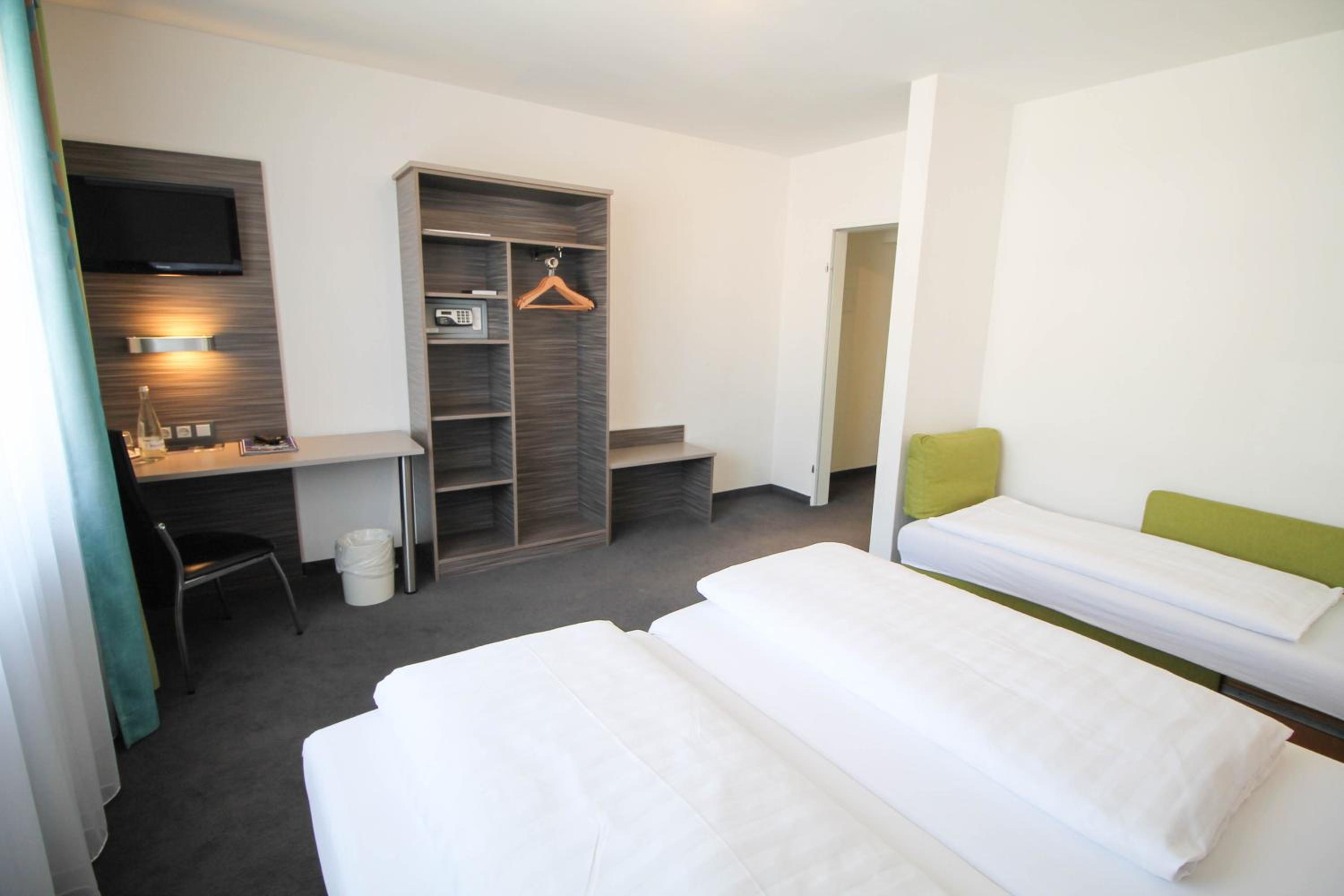 Double Room - Photo 11