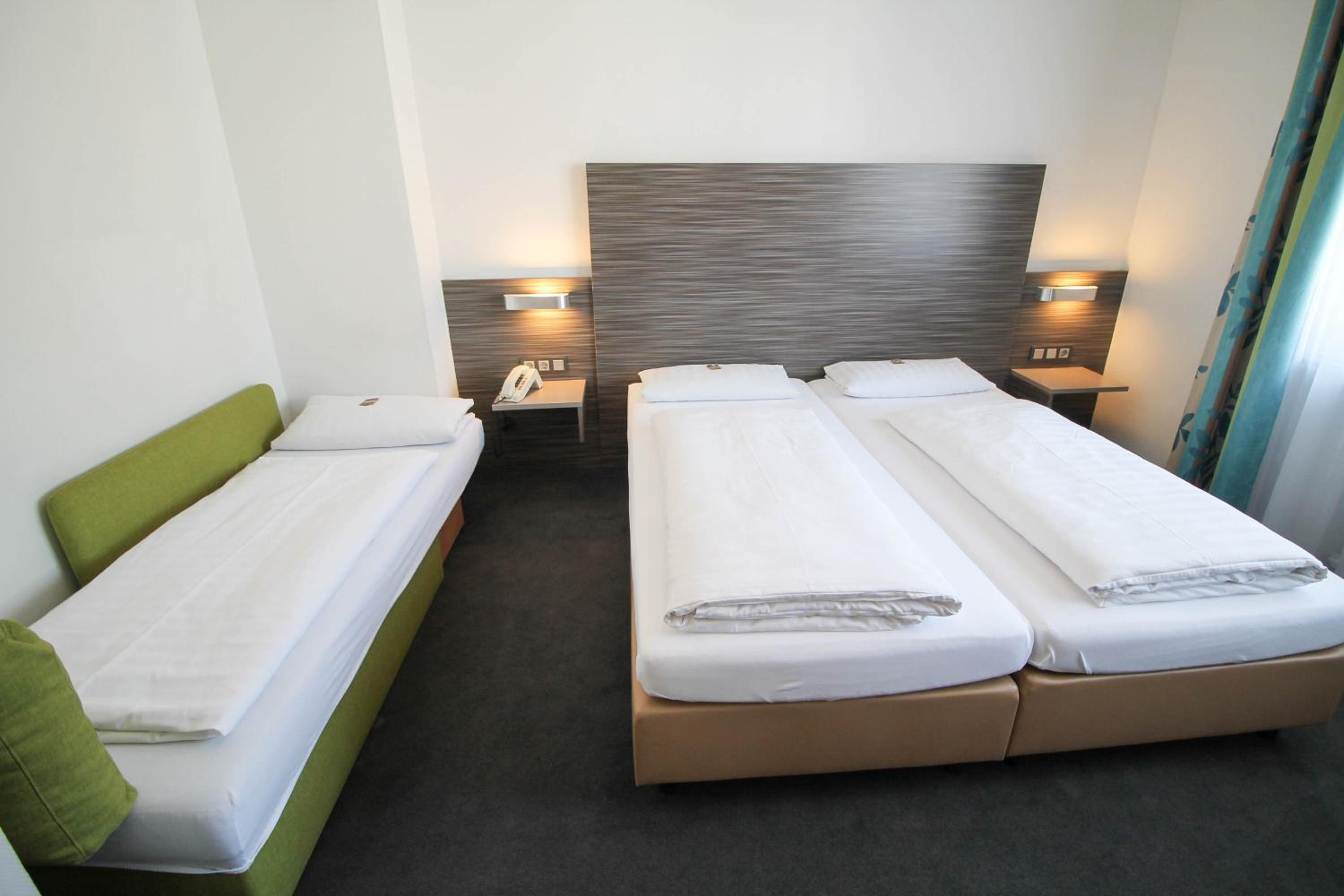 Double Room - Photo 12