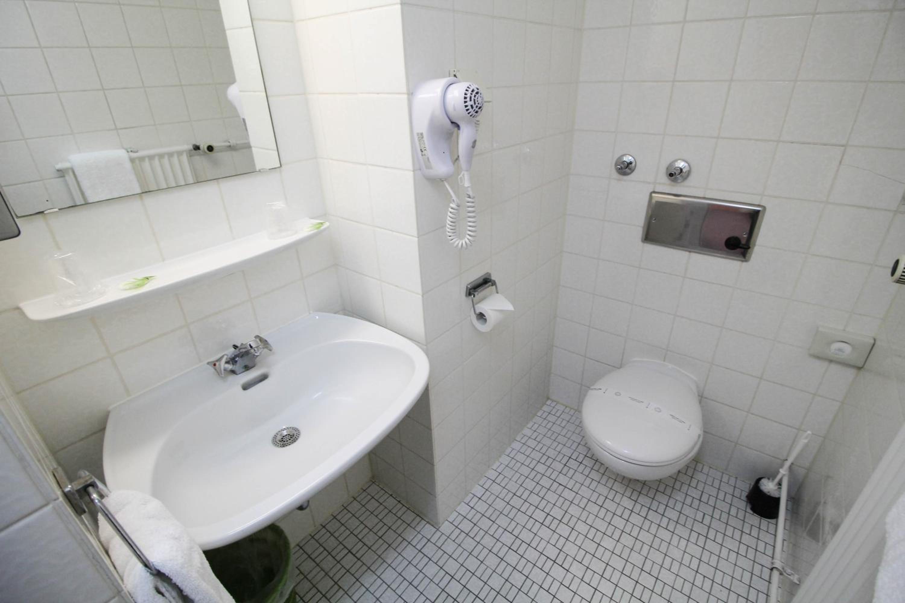 Double Room - Photo 10