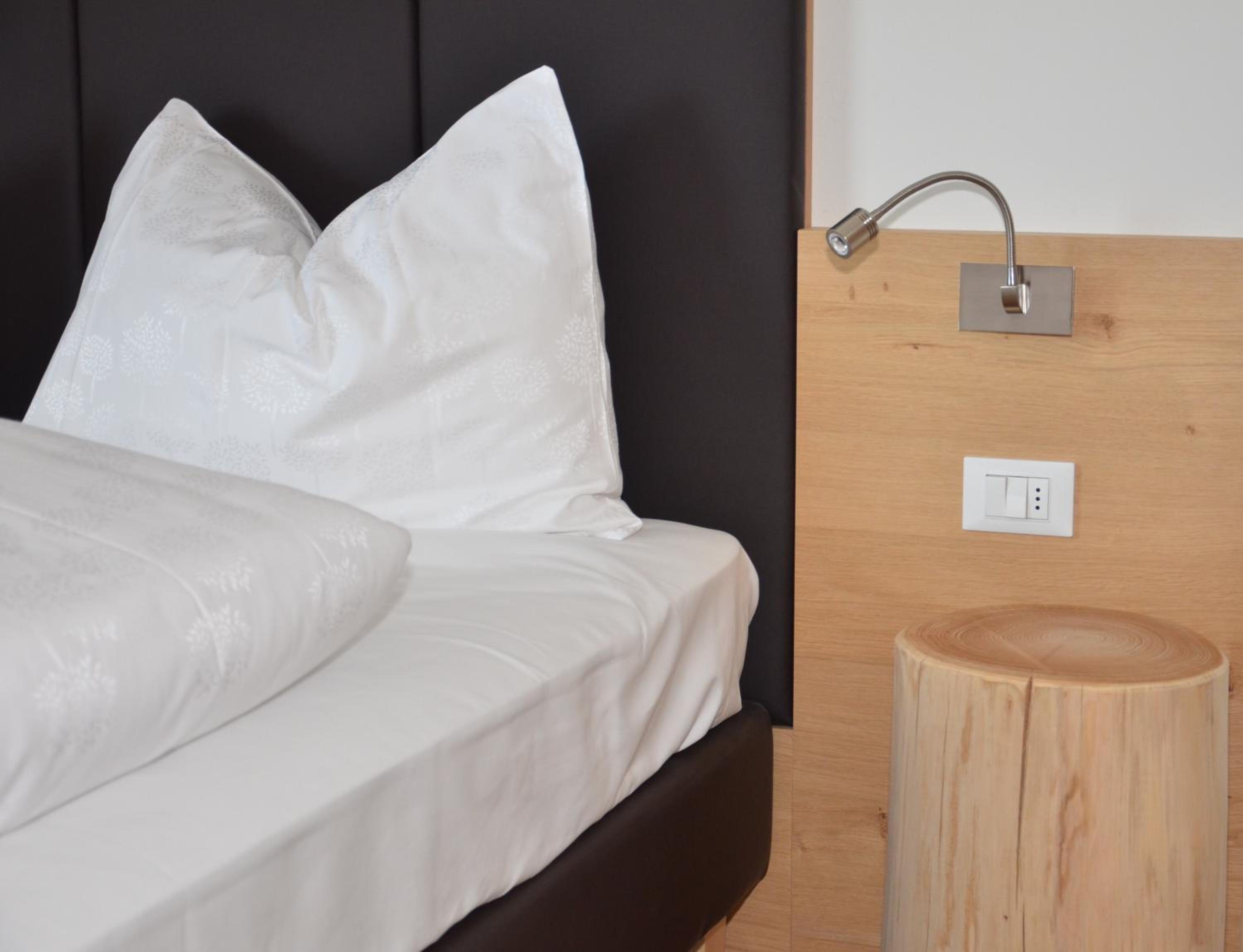 Classic Double or Twin Room with Balcony - Photo 2