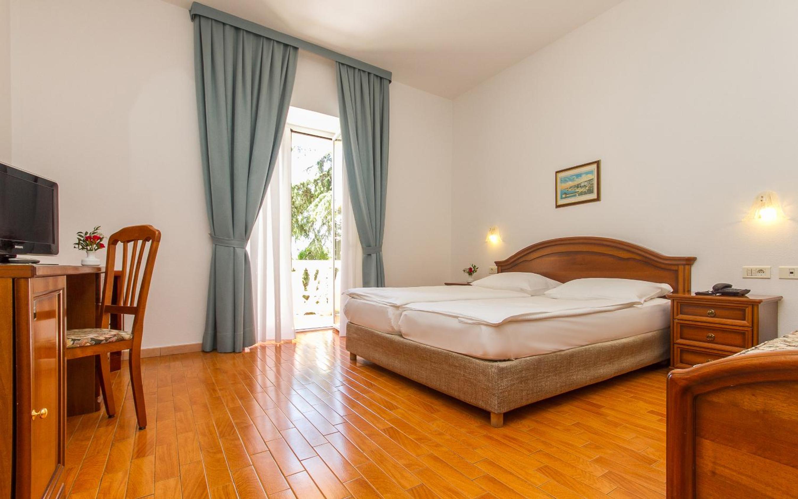 Double Room with Balcony - Photo 1