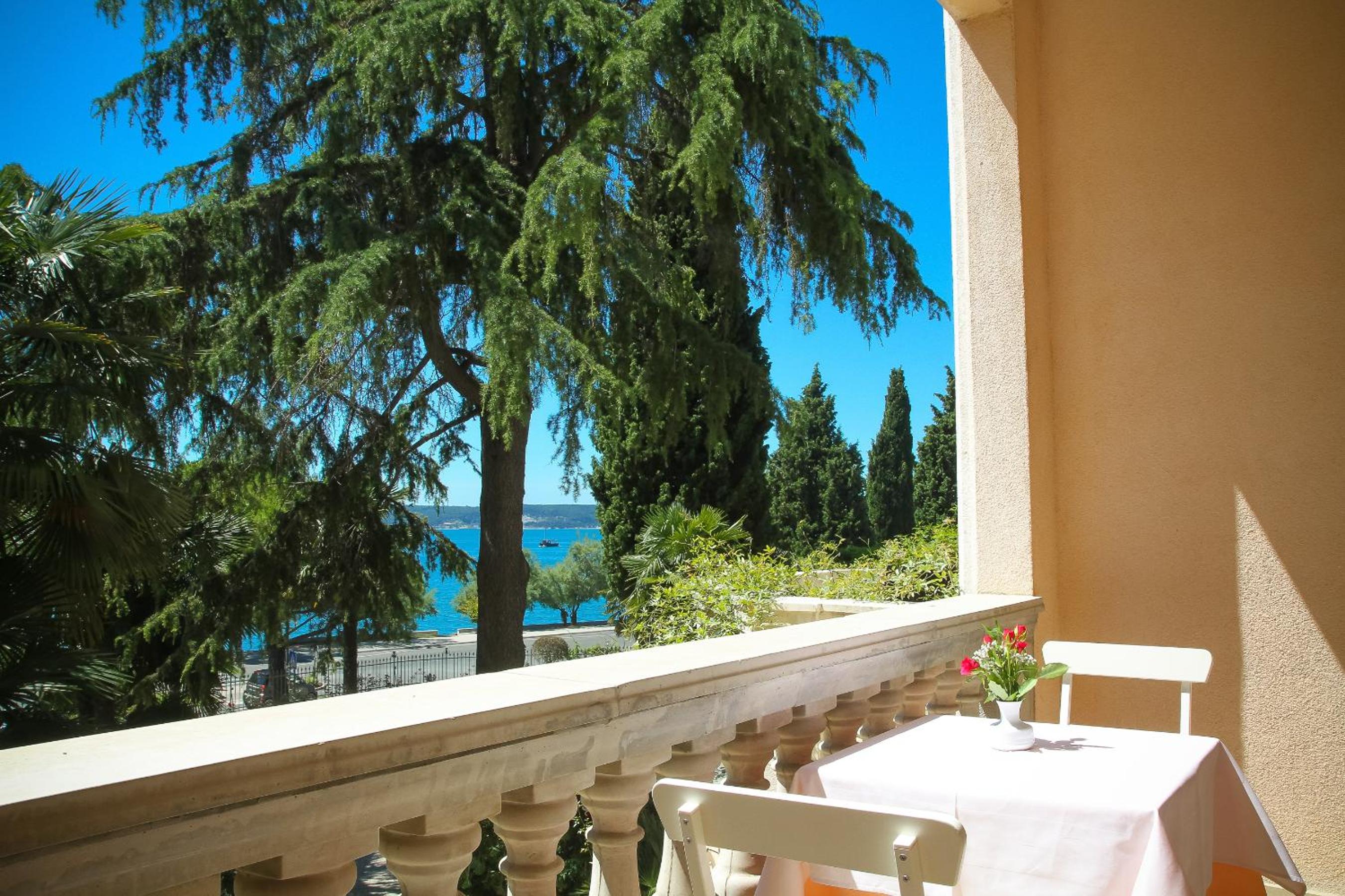 Double Room with Balcony and Sea View - Photo 6